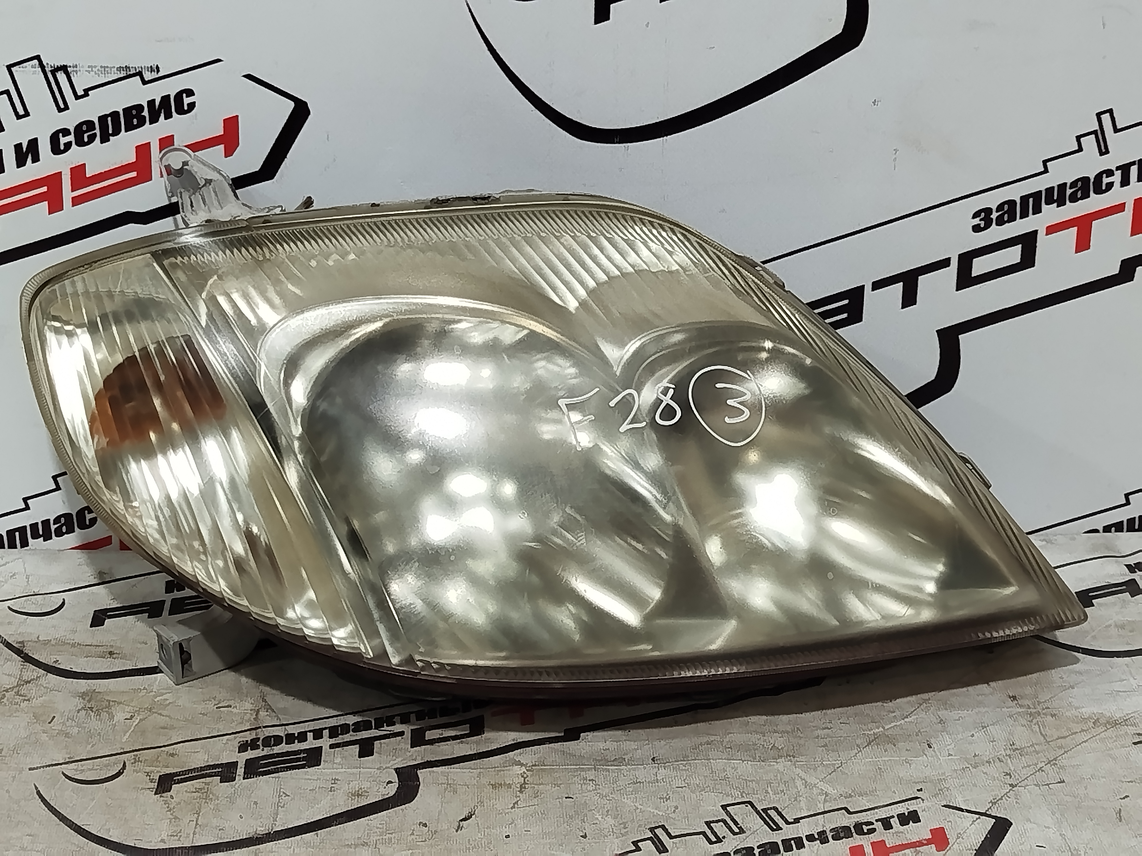 ФАРА TOYOTA ПРАВАЯ 811301E690  DY377Z