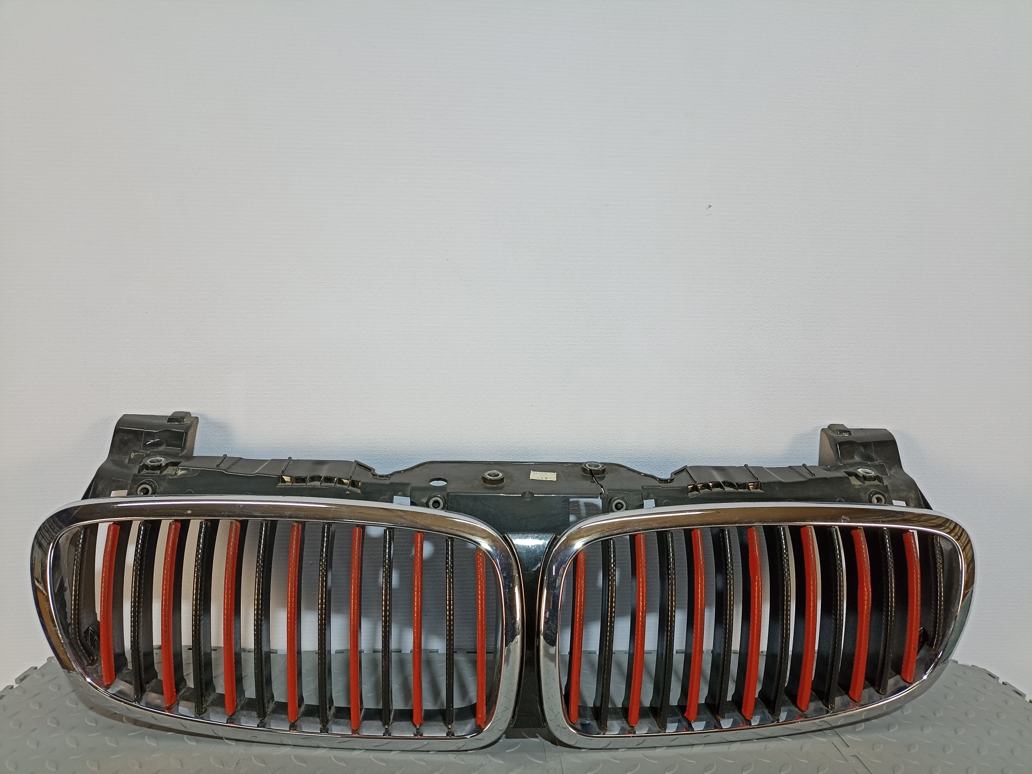 РЕШЕТКА РАДИАТОРА BMW 51137145738 DY534Z