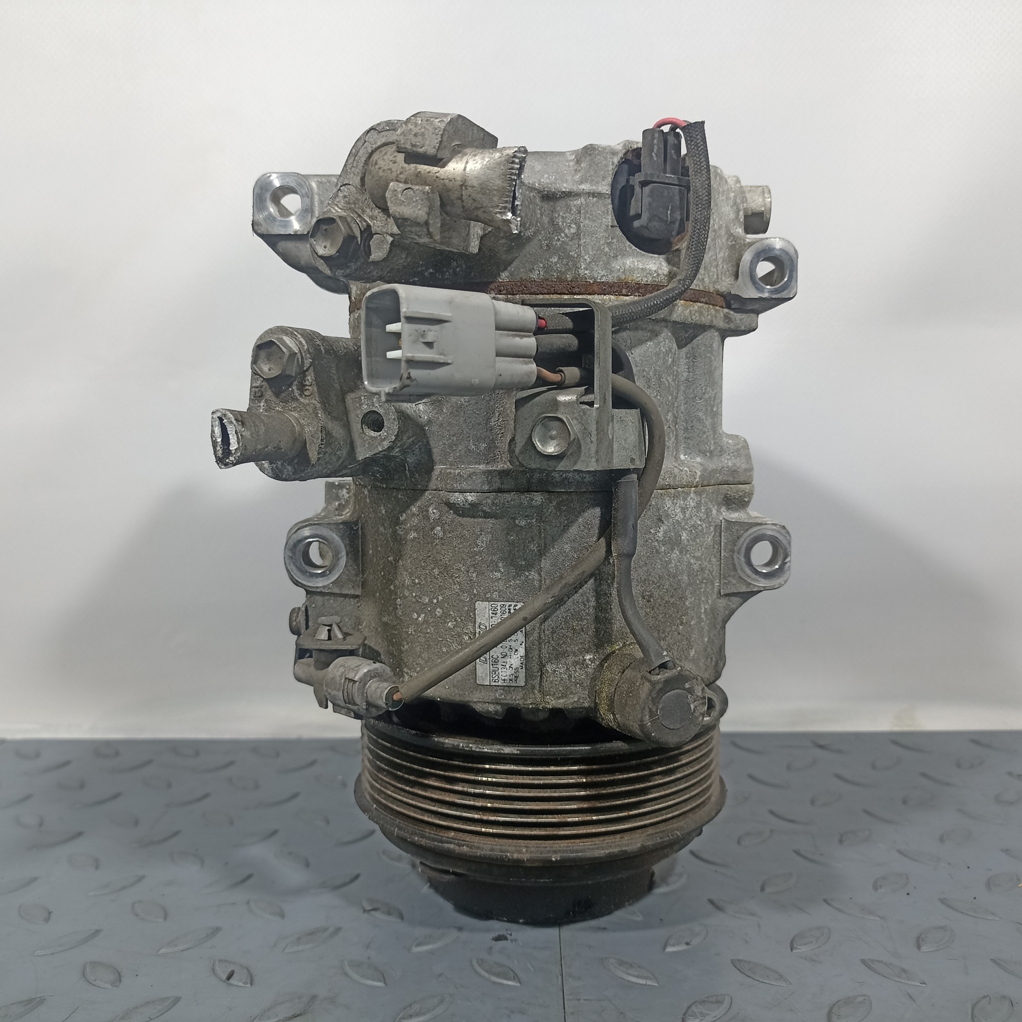 КОМПРЕССОР КОНДИЦИОНЕРА TOYOTA LEXUS 883203A270 F2459Z