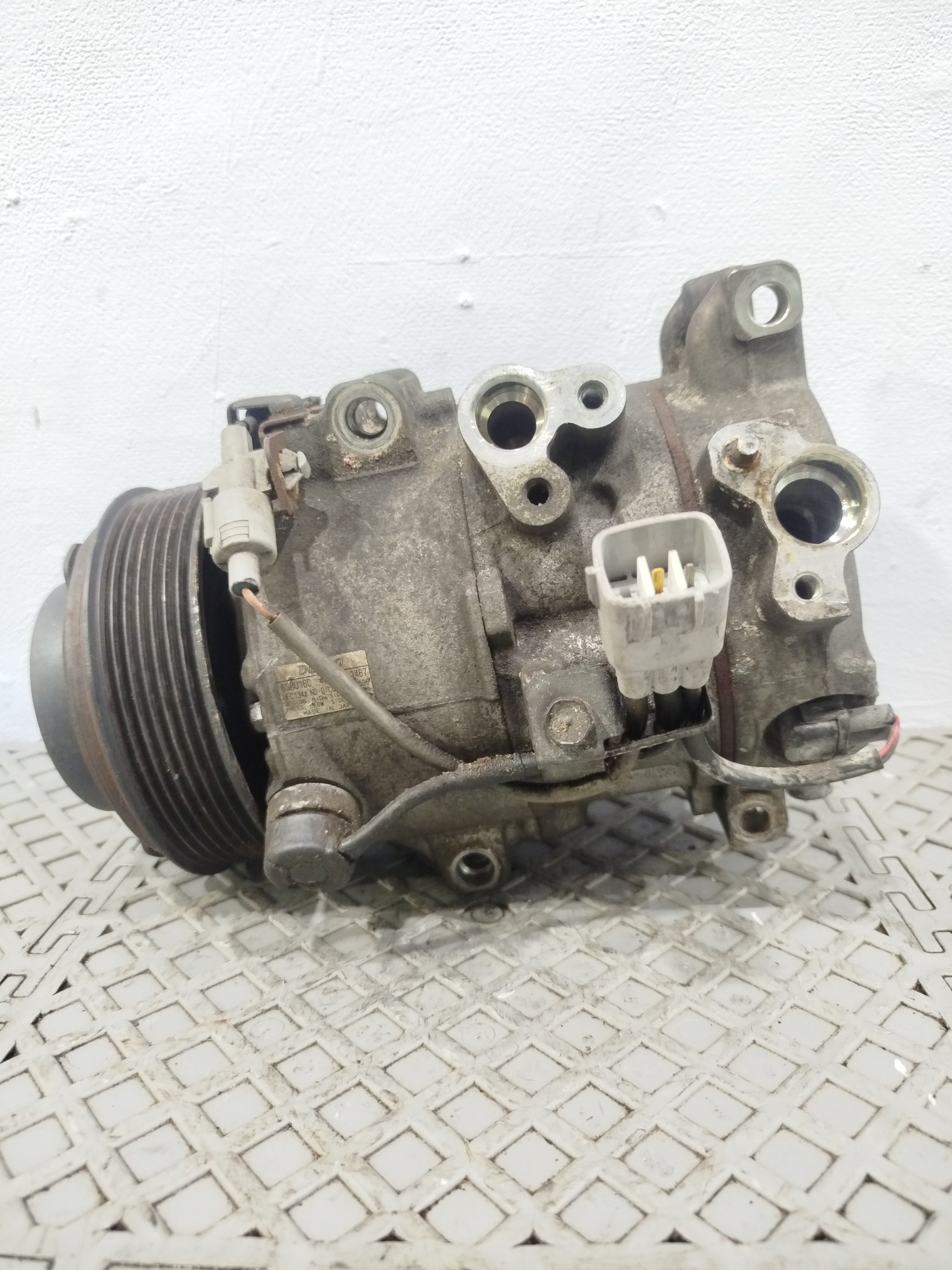 КОМПРЕССОР КОНДИЦИОНЕРА TOYOTA LEXUS 883203A270 D041