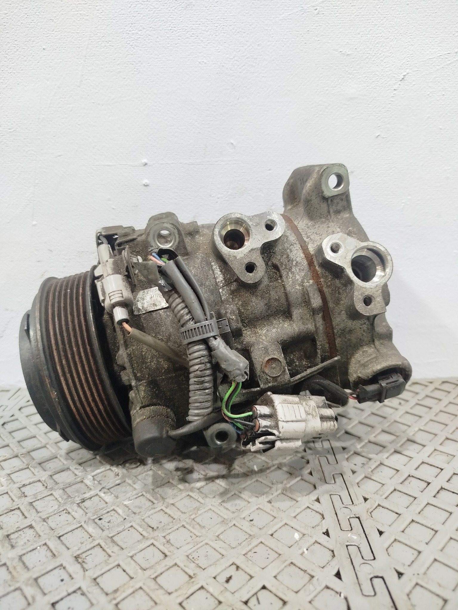 КОМПРЕССОР КОНДИЦИОНЕРА TOYOTA LEXUS 883203A270 QE143Z