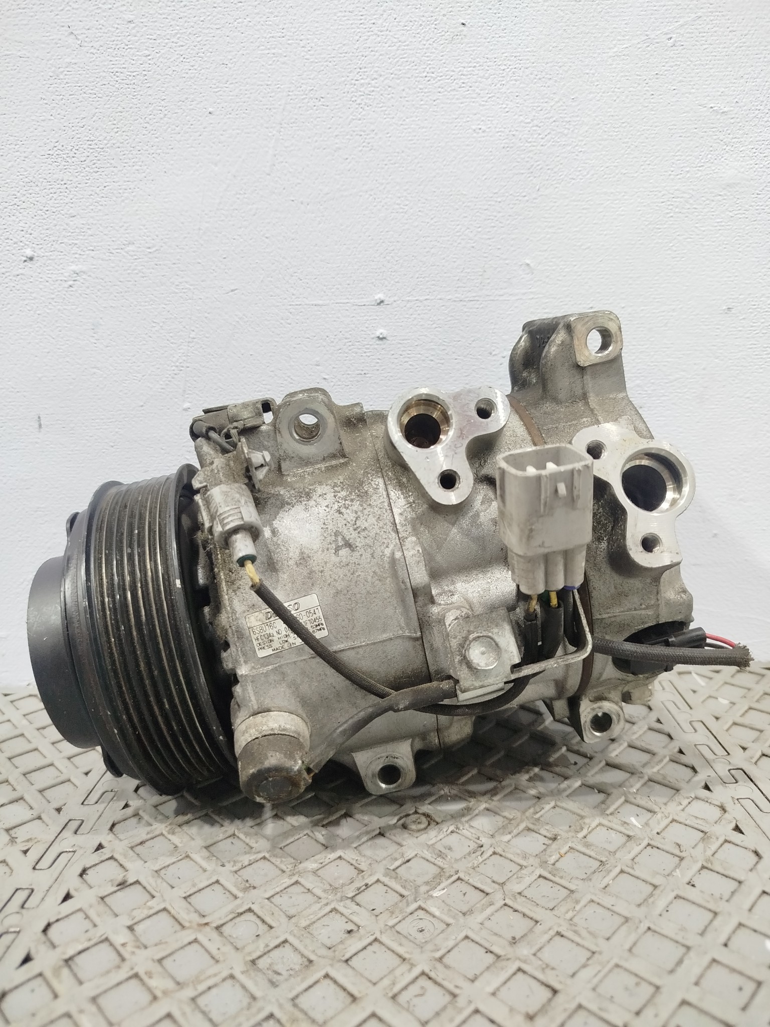 КОМПРЕССОР КОНДИЦИОНЕРА TOYOTA LEXUS 883203A270 D031
