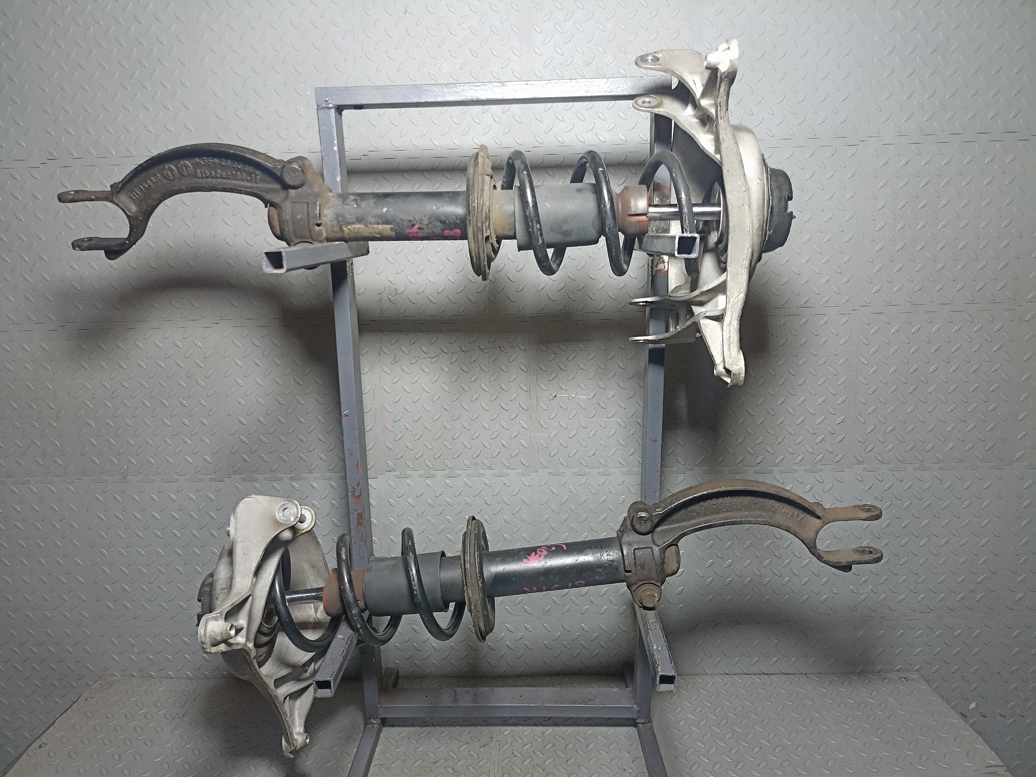 СТОЙКА ХОДОВКИ AUDI ПЕРЕДНЯЯ ПРАВАЯ ЛЕВАЯ 8T0413031Q YE059