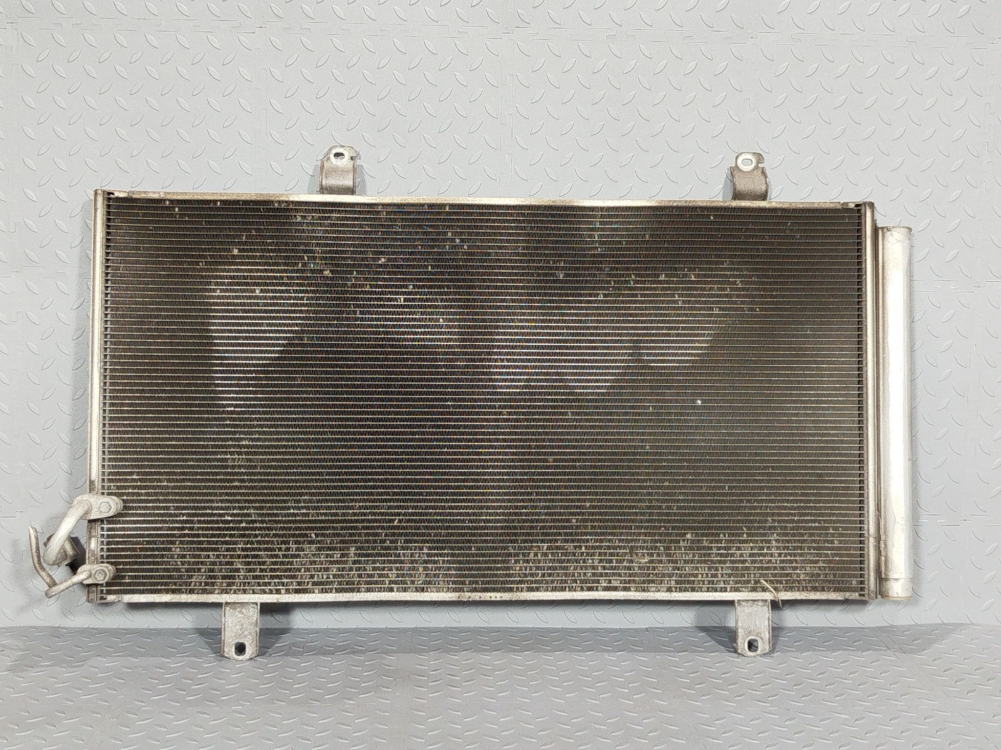 РАДИАТОР КОНДИЦИОНЕРА TOYOTA LEXUS DAIHATSU 8846006210 YE038Z