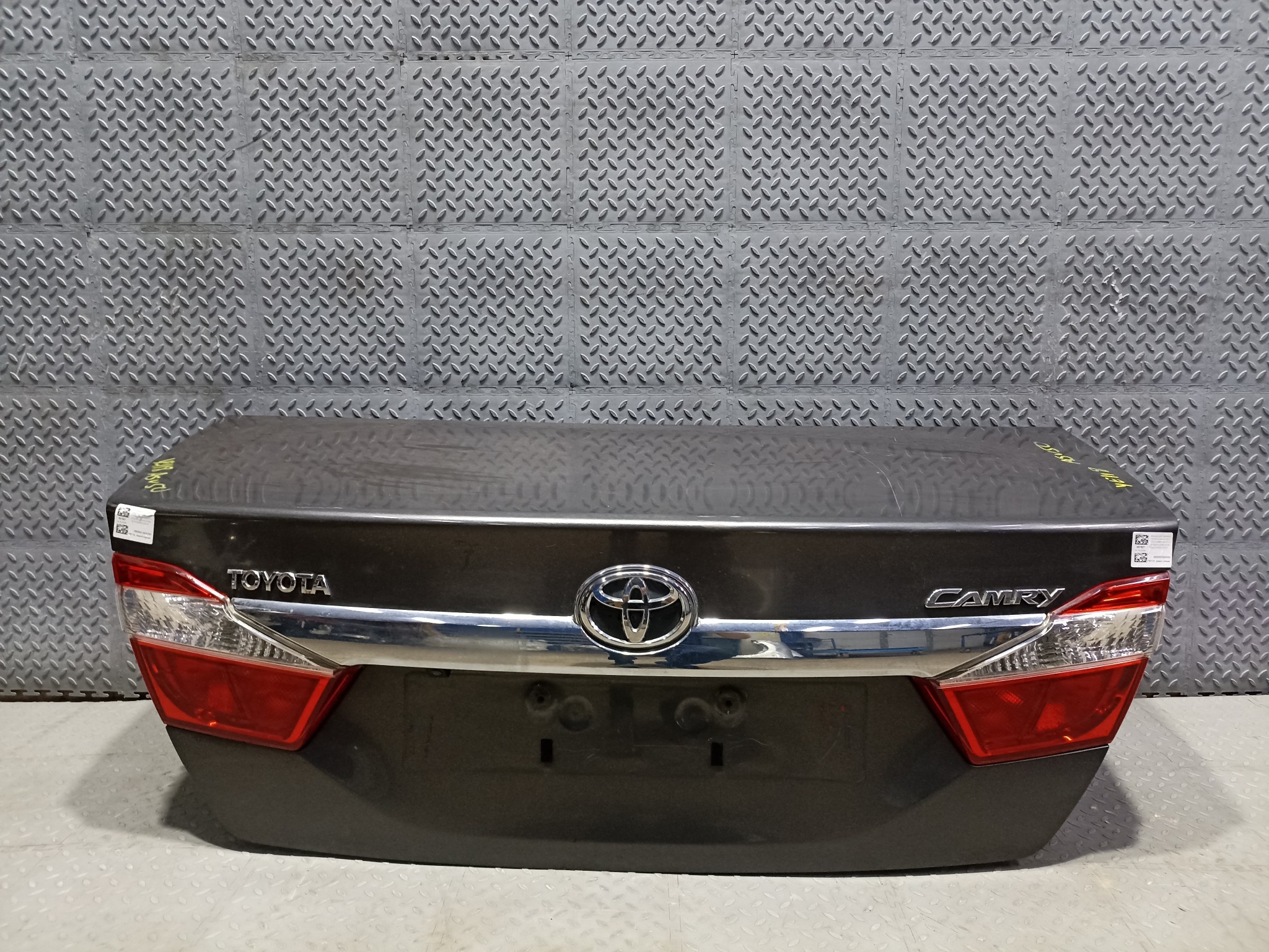 КРЫШКА БАГАЖНИКА TOYOTA DAIHATSU ALTIS CAMRY 6440133570 темно-серый, 1G3 YE118