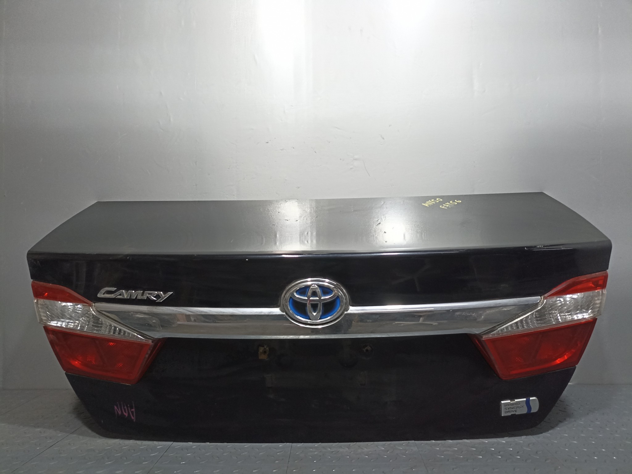 КРЫШКА БАГАЖНИКА TOYOTA DAIHATSU ALTIS CAMRY 6440133570  черный, 218 FA1156