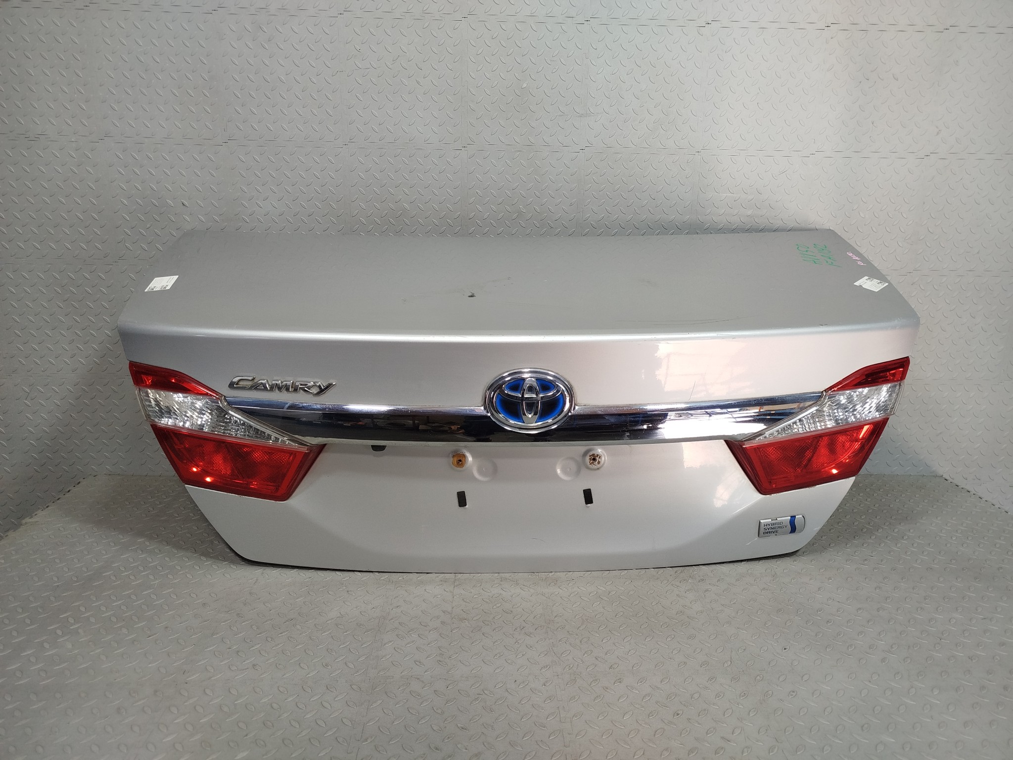 КРЫШКА БАГАЖНИКА TOYOTA DAIHATSU ALTIS CAMRY 6440133570 серебро, 1F7 FA1192