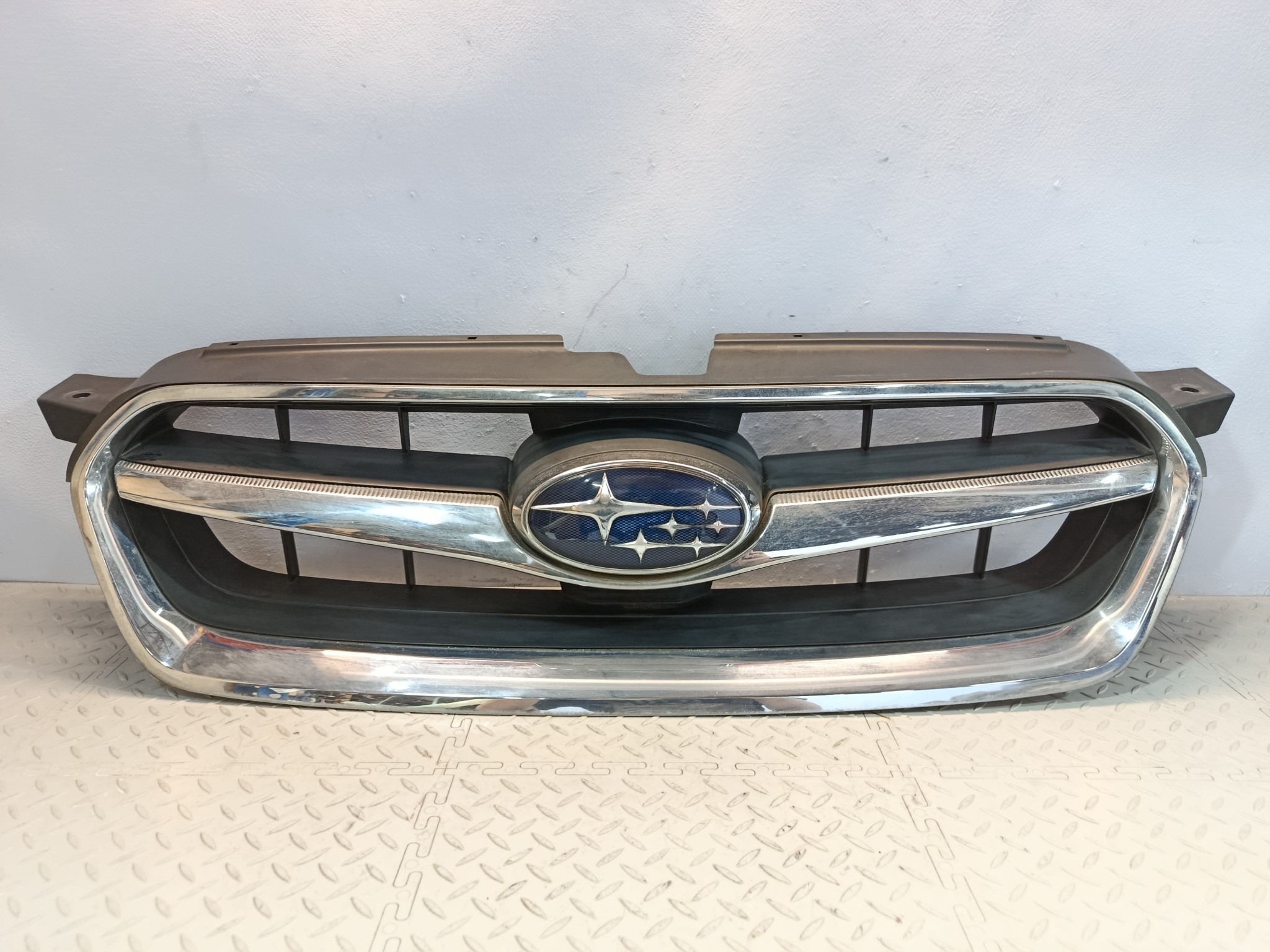 РЕШЕТКА РАДИАТОРА SUBARU 91121AG151  KB1498Z