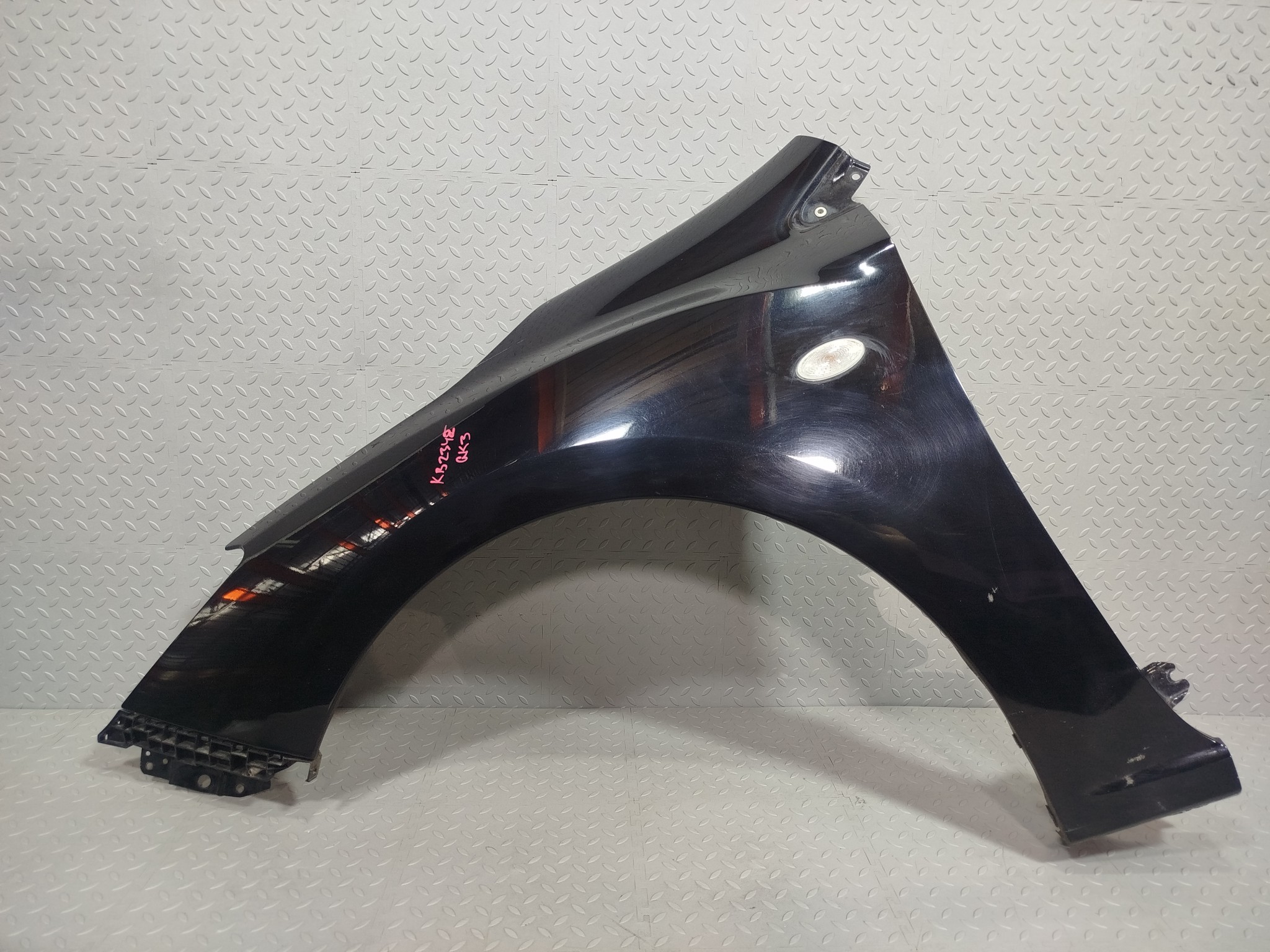 КРЫЛО SUBARU IMPREZA 57120FL0509P ПЕРЕДНЕЕ ЛЕВОЕ черный, 04S KB2342