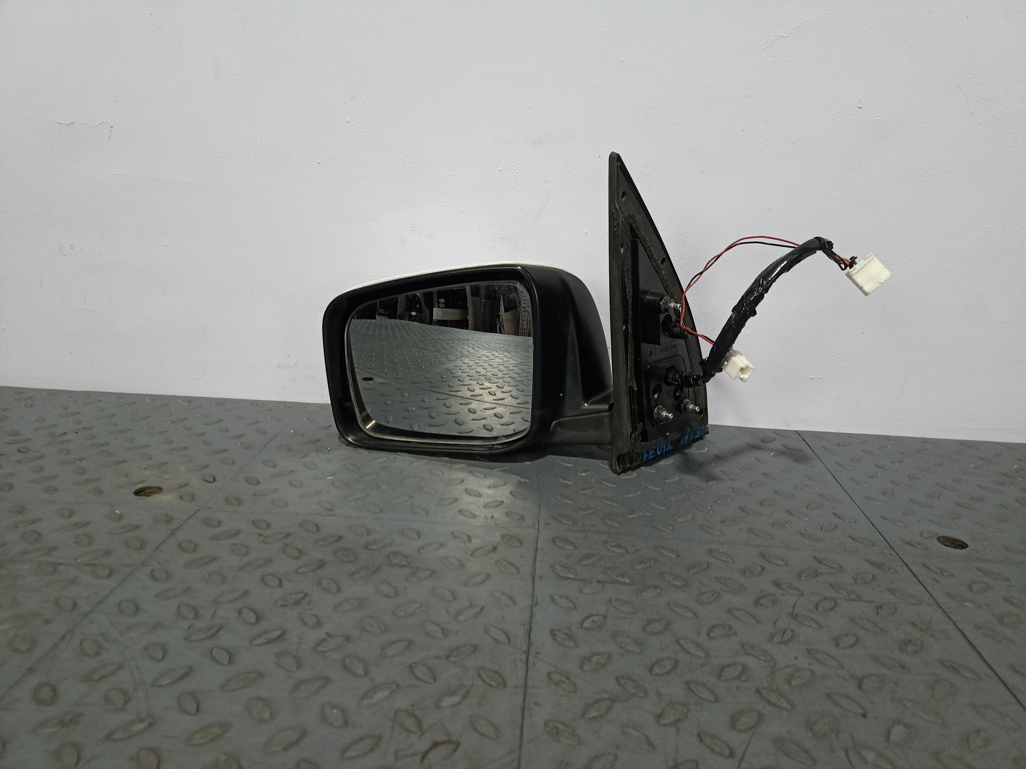 ЗЕРКАЛО NISSAN X-TRAIL ЛЕВОЕ 96302JG005 белый, QAB FE012