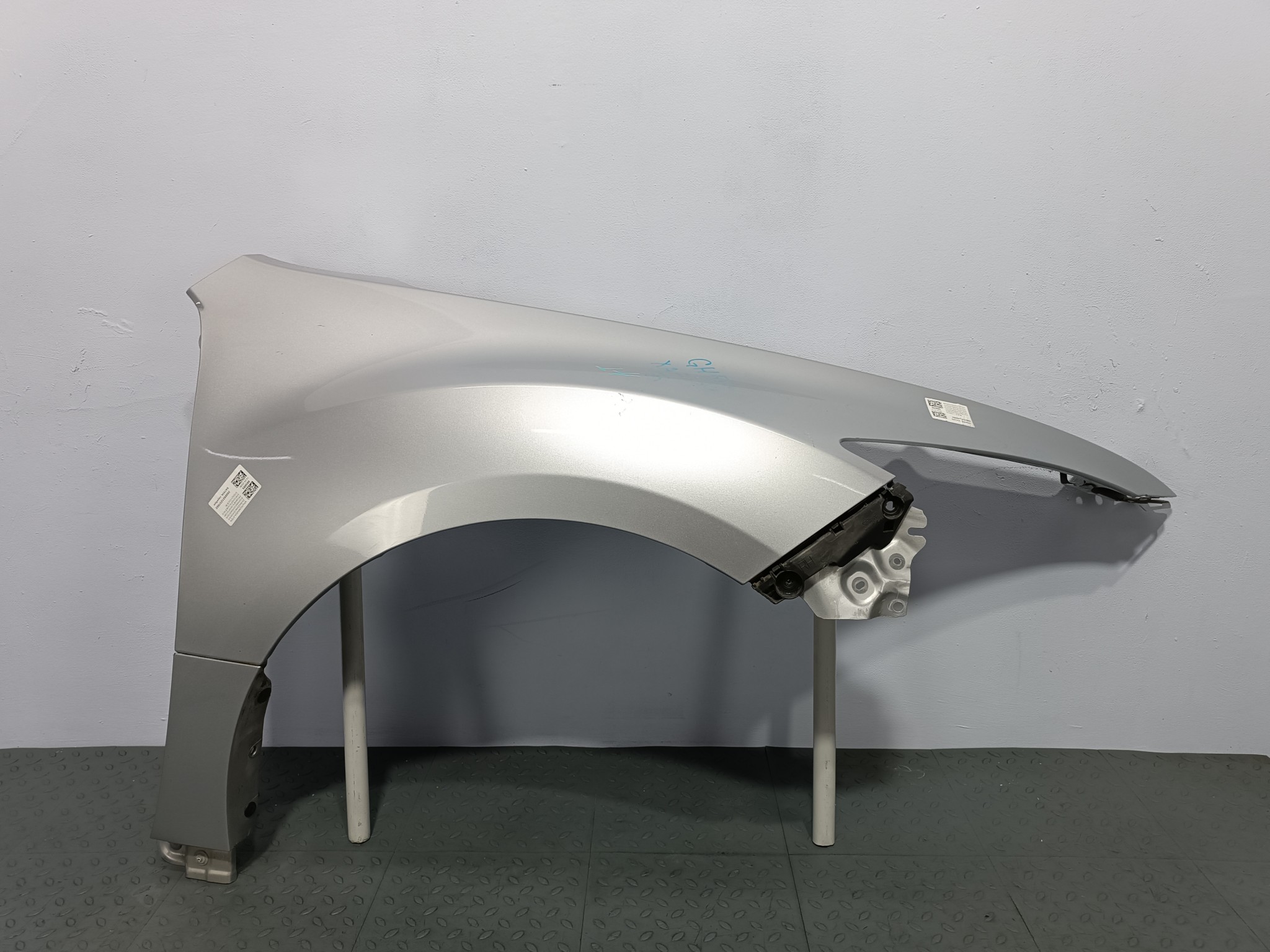КРЫЛО MAZDA ATENZA MAZDA6 GS1D52110C ПЕРЕДНЕЕ ПРАВОЕ  серебро, 22V XA7434