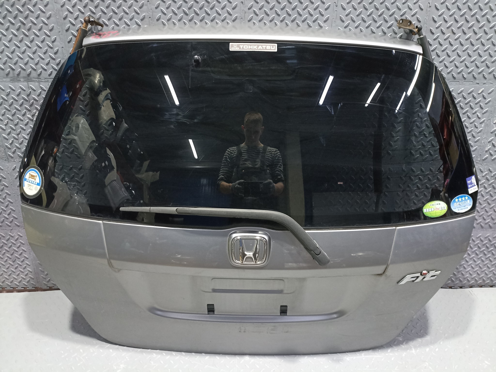 ДВЕРЬ ЗАДНЯЯ HONDA FIT 68100SAAJ30ZZ  серый, NH642M S4274