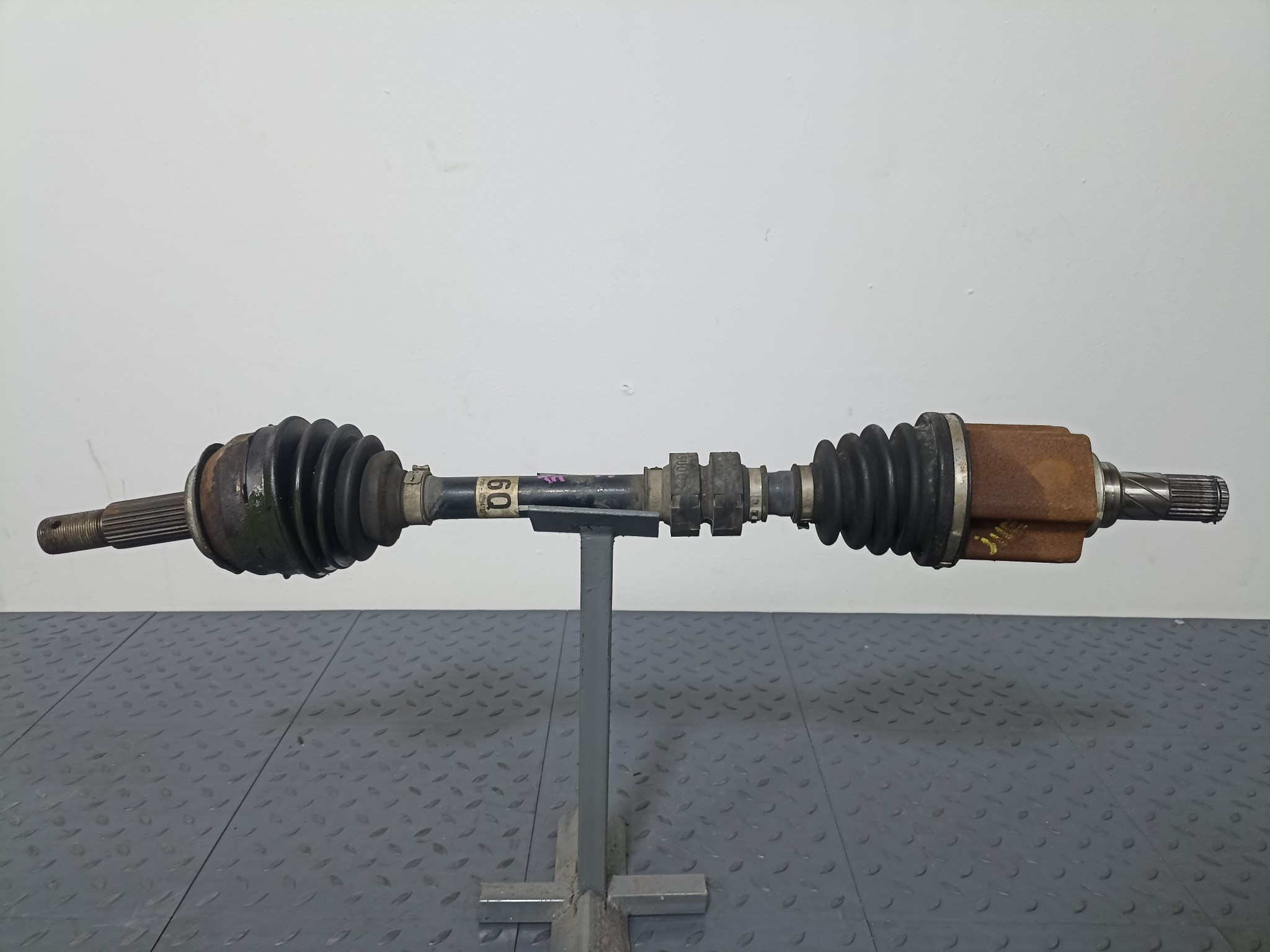 ПРИВОД NISSAN RENAULT ПЕРЕДНИЙ ЛЕВЫЙ 391014BB0B YE141