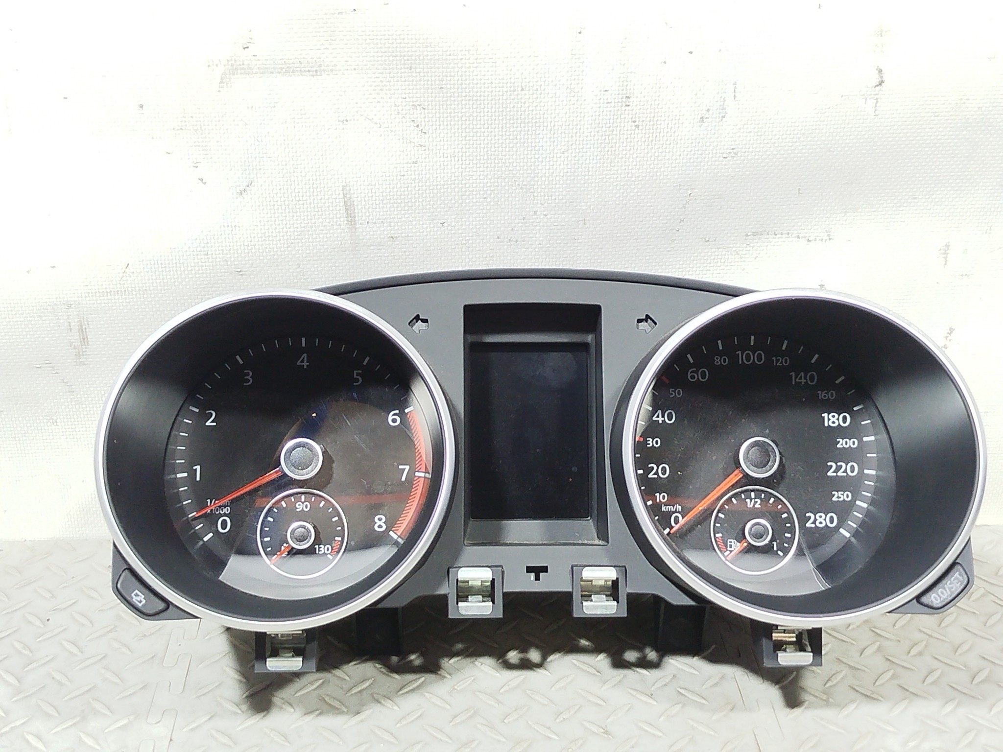 ЩИТОК ПРИБОРОВ VOLKSWAGEN 5K6920872 NA8804