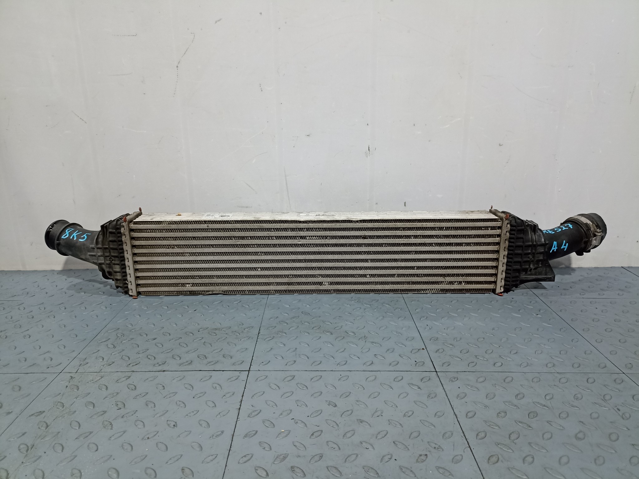 РАДИАТОР ИНТЕРКУЛЕРА AUDI 8K0145805G КE527Z