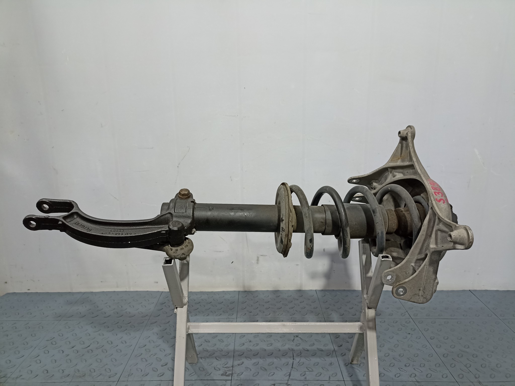 СТОЙКА ХОДОВКИ AUDI ПЕРЕДНЯЯ ПРАВАЯ 8K0413031CB S3896