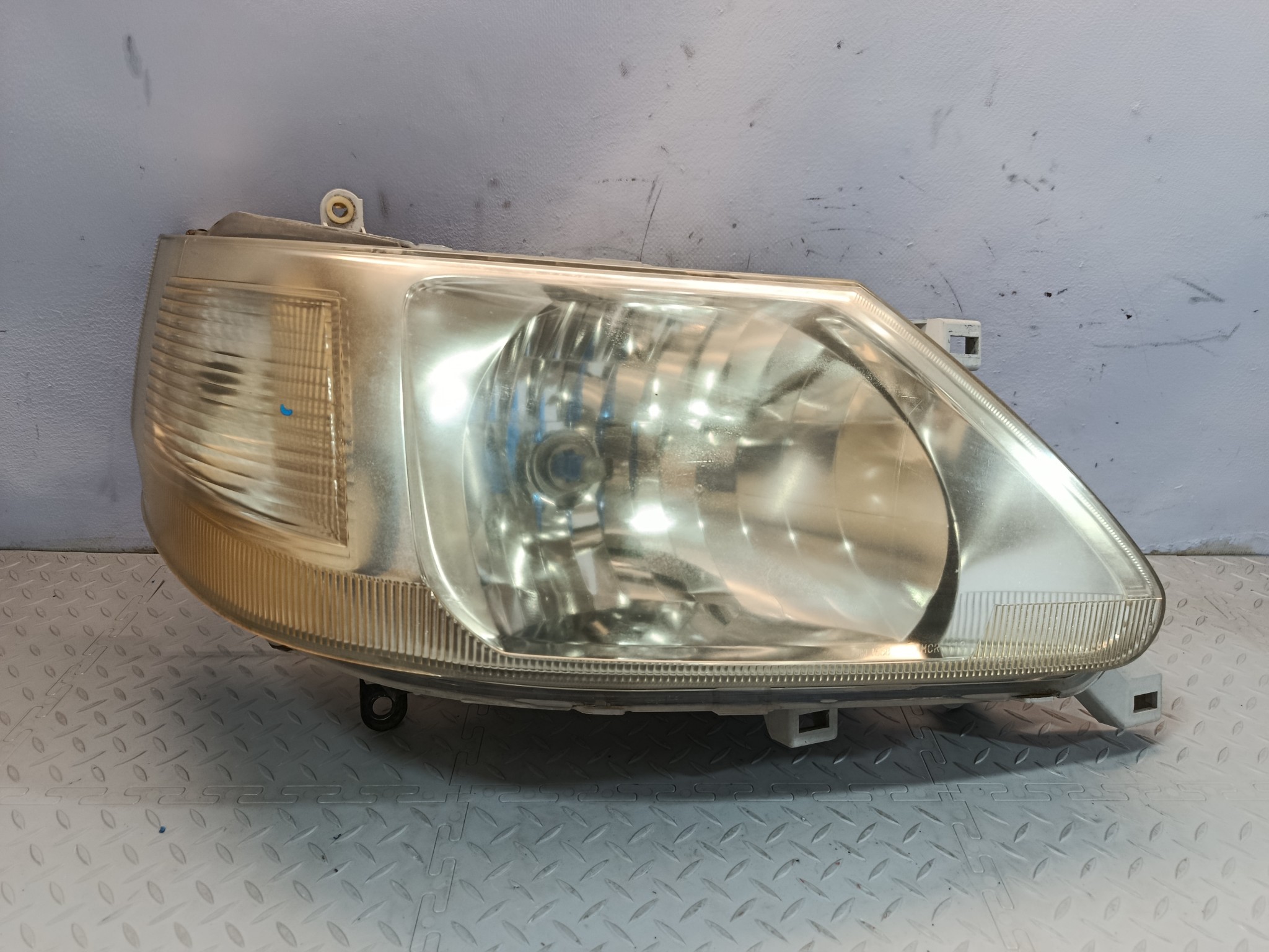 ФАРА NISSAN ПРАВАЯ 26010CX025  KB1921Z
