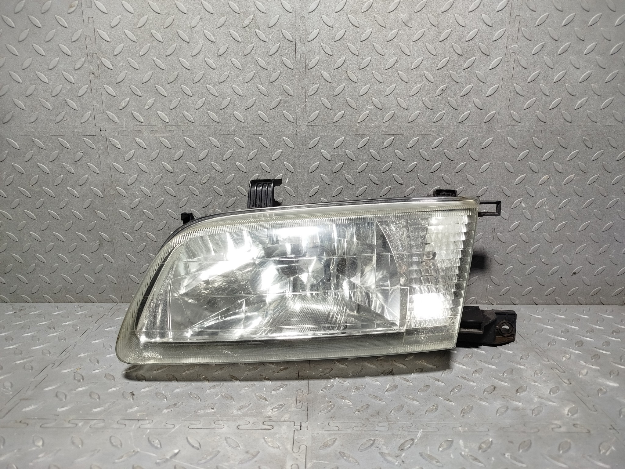 ФАРА NISSAN ЛЕВАЯ 260604M429  FA939