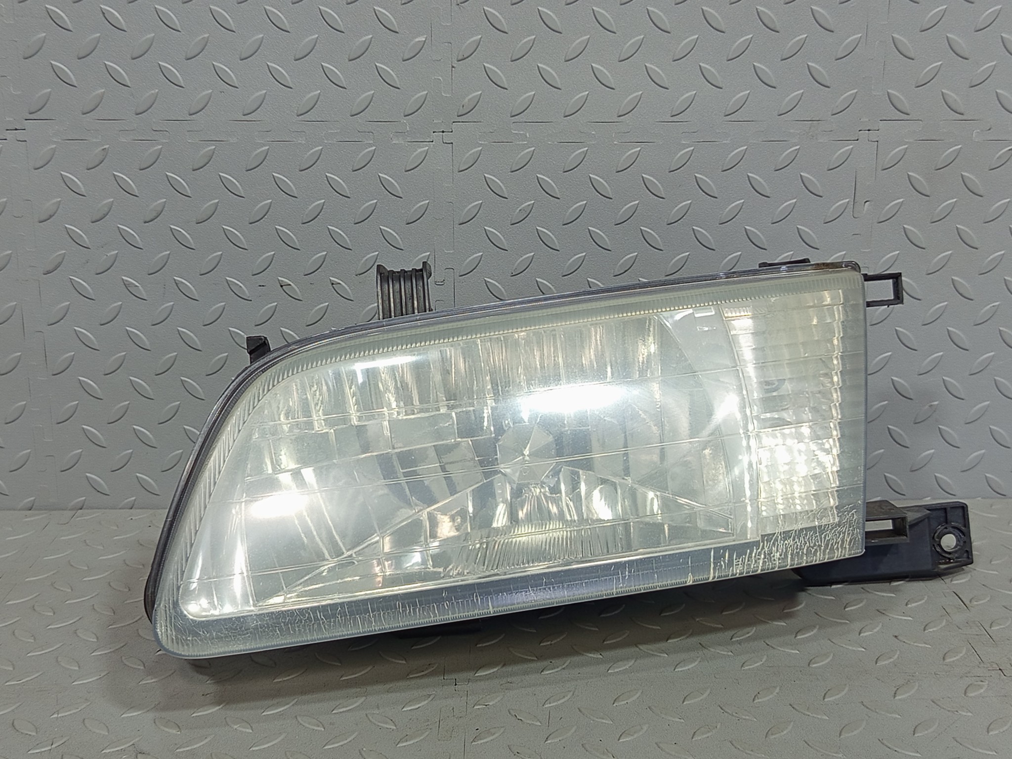 ФАРА NISSAN ЛЕВАЯ 260604M429  KE826
