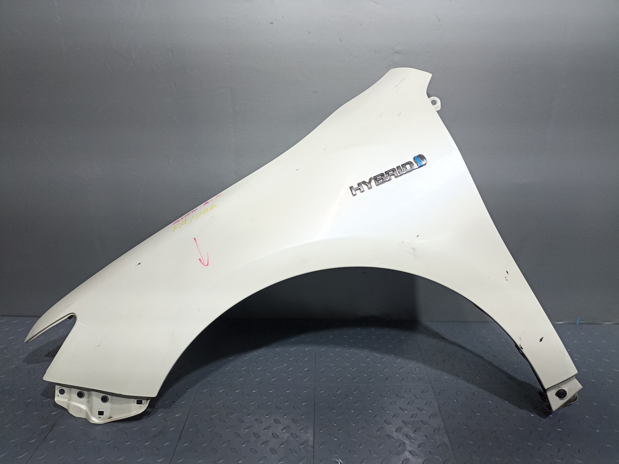КРЫЛО TOYOTA DAIHATSU ALTIS CAMRY 5381233210 ПЕРЕДНЕЕ ЛЕВОЕ белый, 070 FA1066