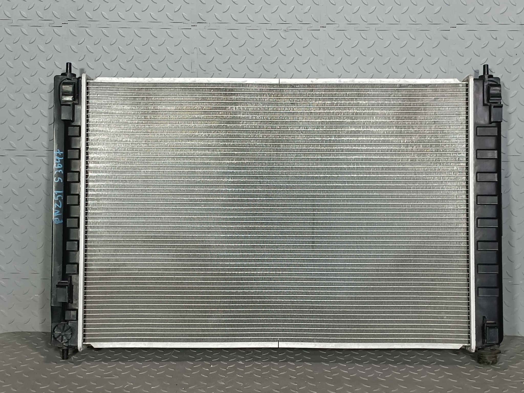 РАДИАТОР ДВИГАТЕЛЯ NISSAN 214601AM0A S3647Z