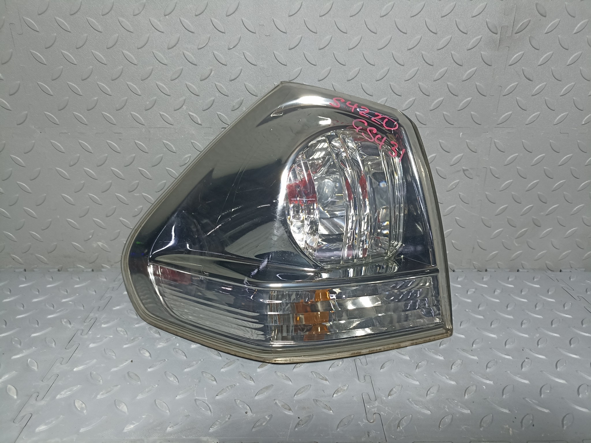 ФОНАРЬ TOYOTA LEXUS ЛЕВЫЙ 8156048060  S4220