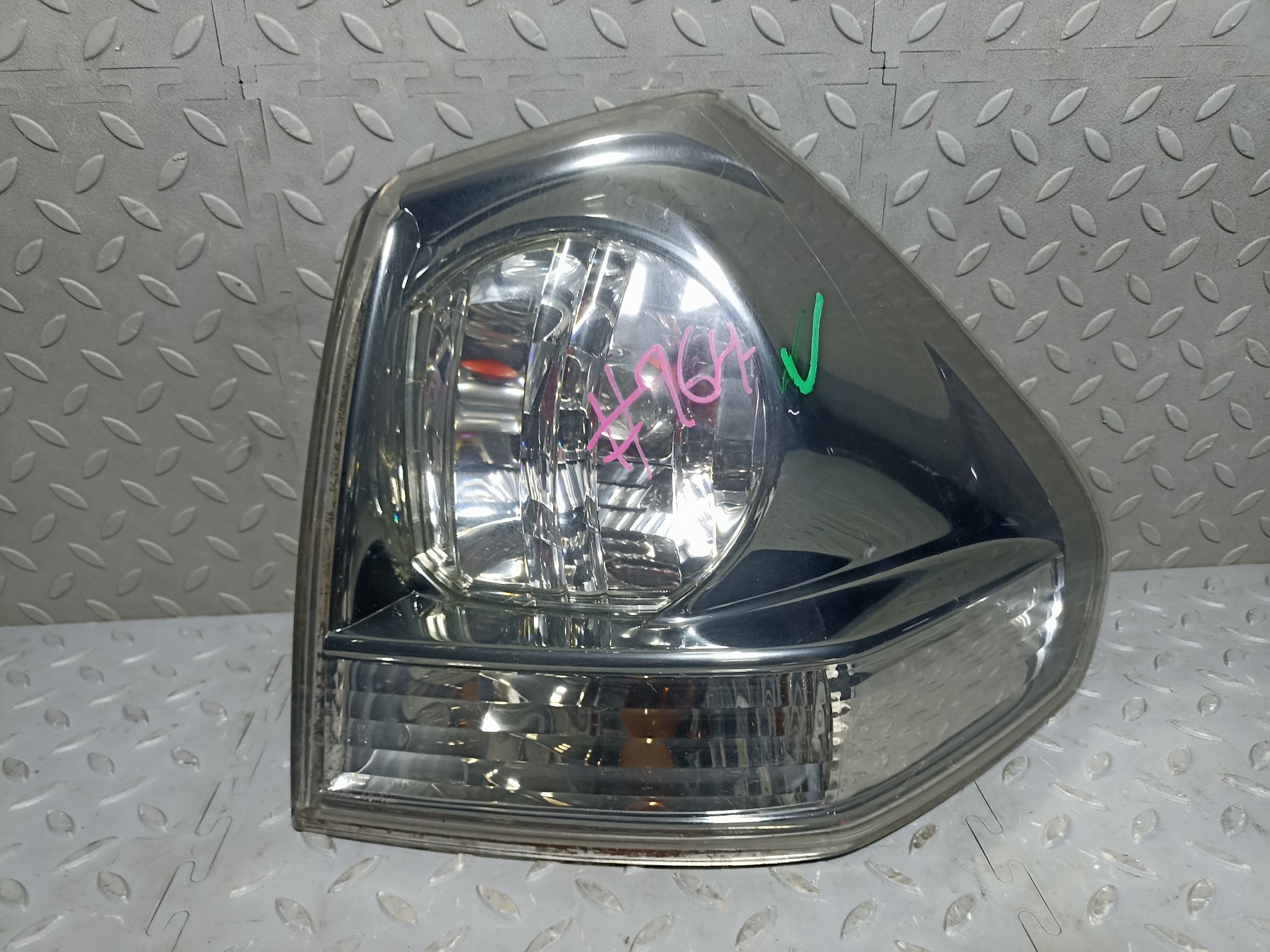 ФОНАРЬ TOYOTA LEXUS ПРАВЫЙ 8155048060  FA978