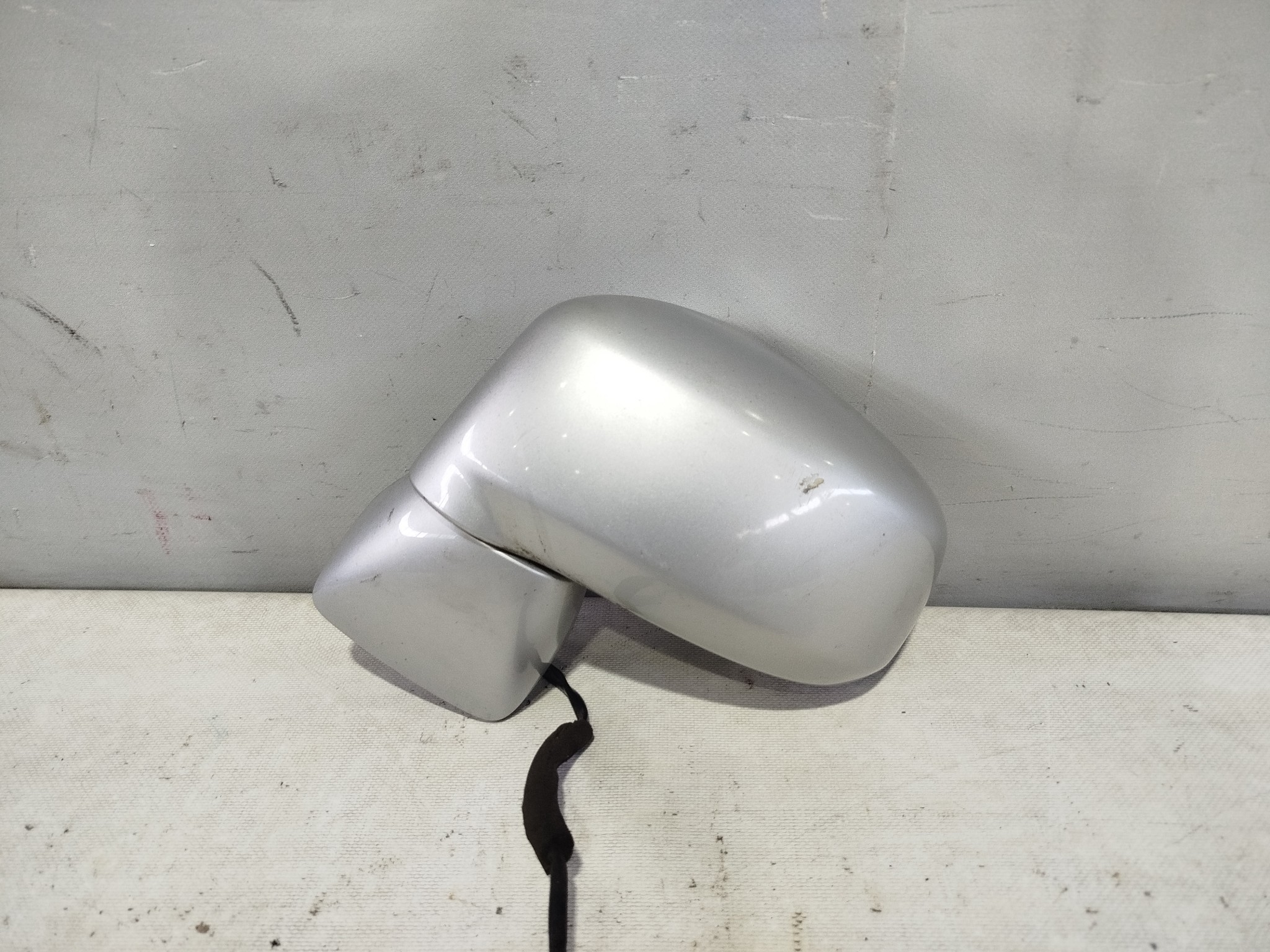 ЗЕРКАЛО NISSAN TIIDA TIIDA LATIO ЛЕВОЕ 96302ED118  серебро, K23 NA7555Z