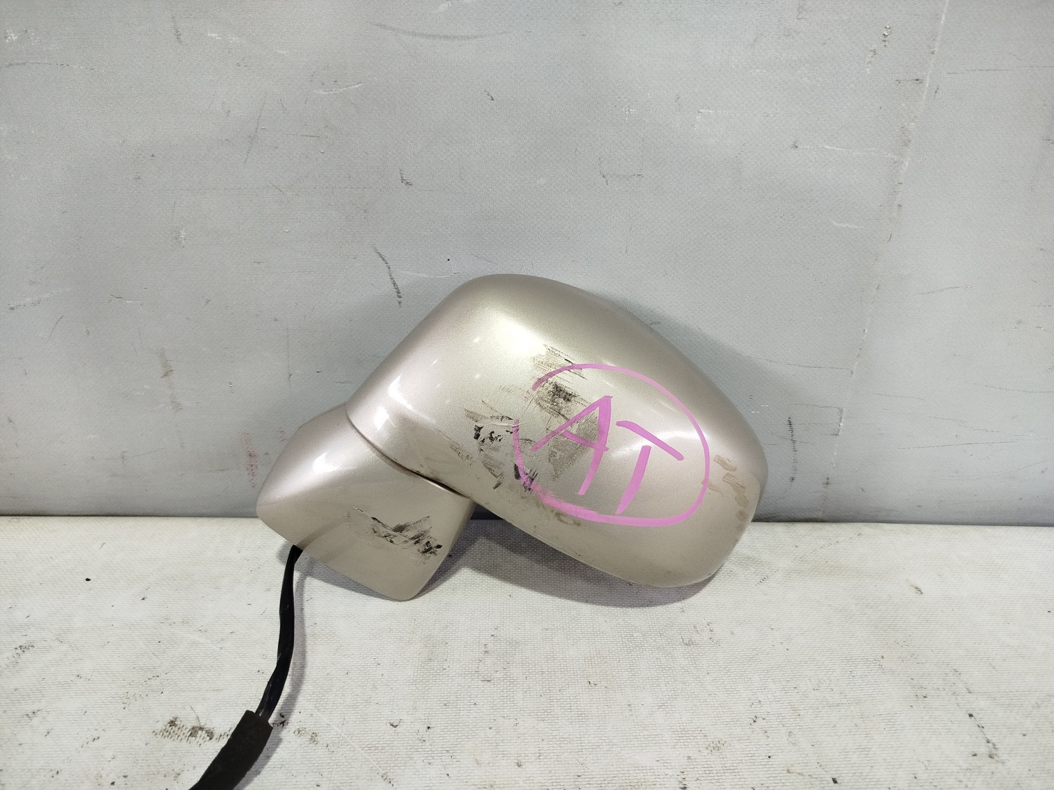 ЗЕРКАЛО NISSAN TIIDA TIIDA LATIO ЛЕВОЕ 96302ED118  золотой, C42 NA7900