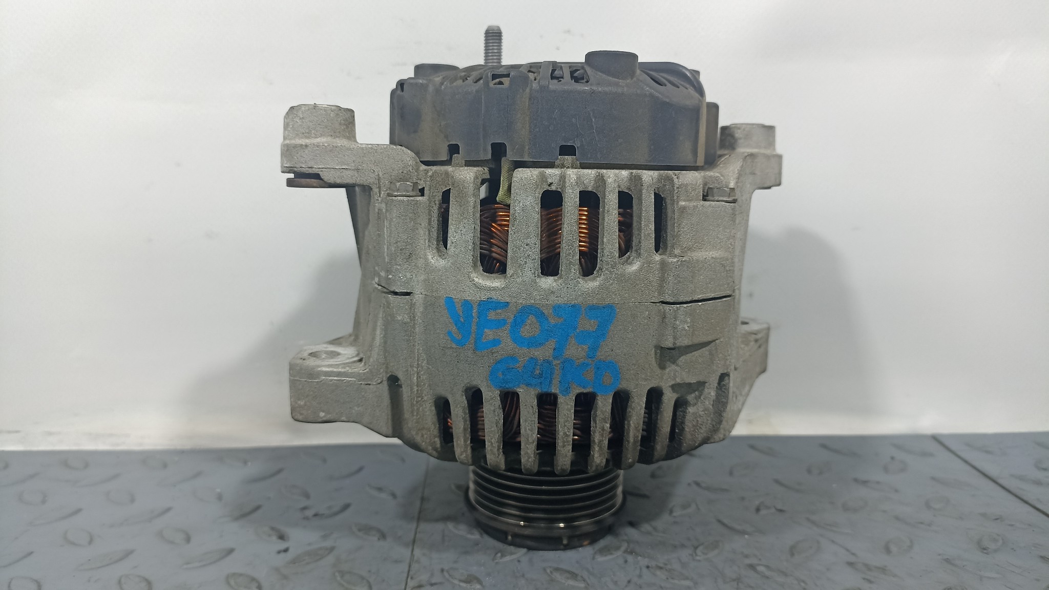 ГЕНЕРАТОР HYUNDAI KIA 3730025201 YE077Z