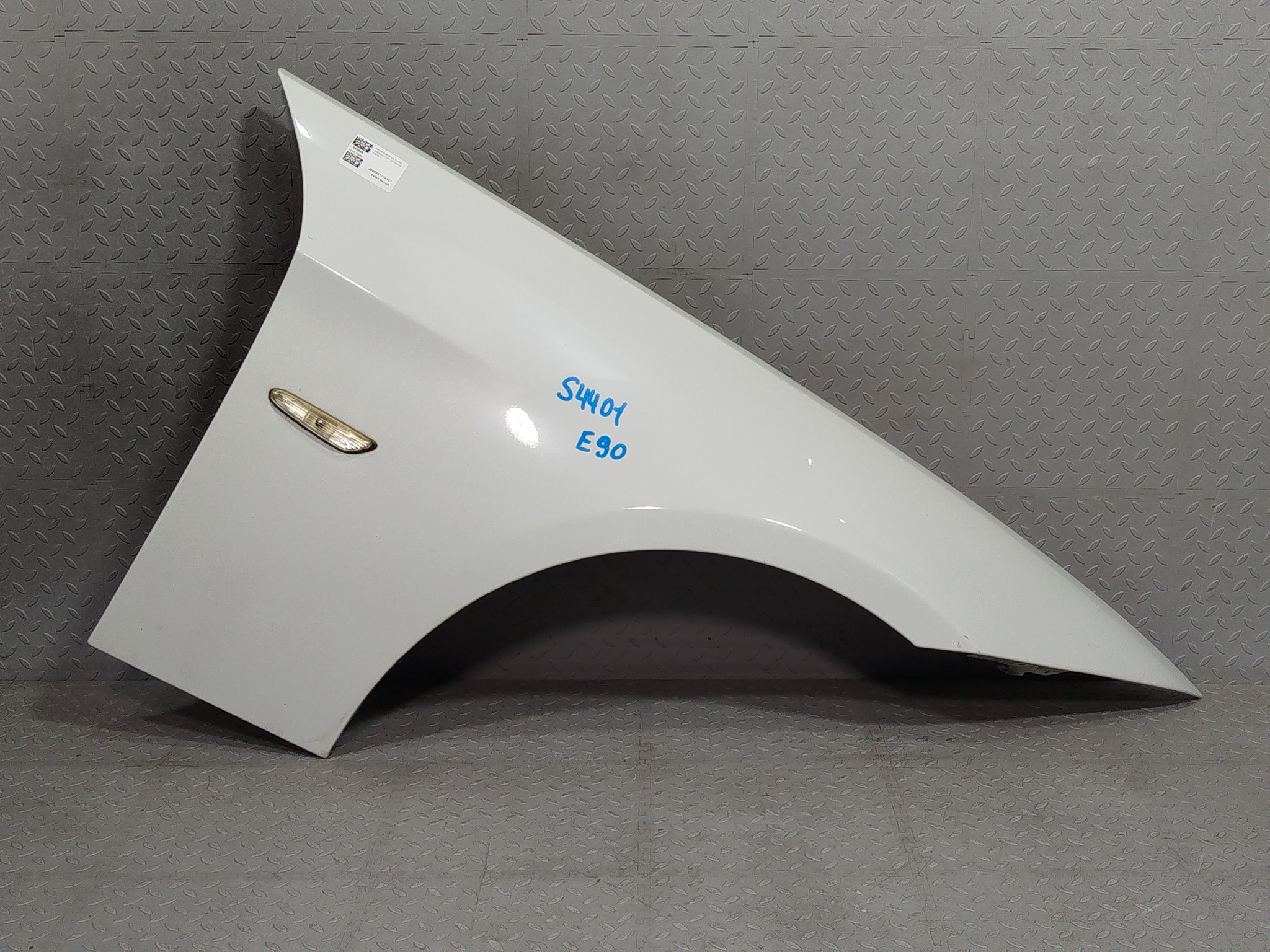 КРЫЛО BMW 3-SERIES 41357135680 ПЕРЕДНЕЕ ПРАВОЕ белый S4401