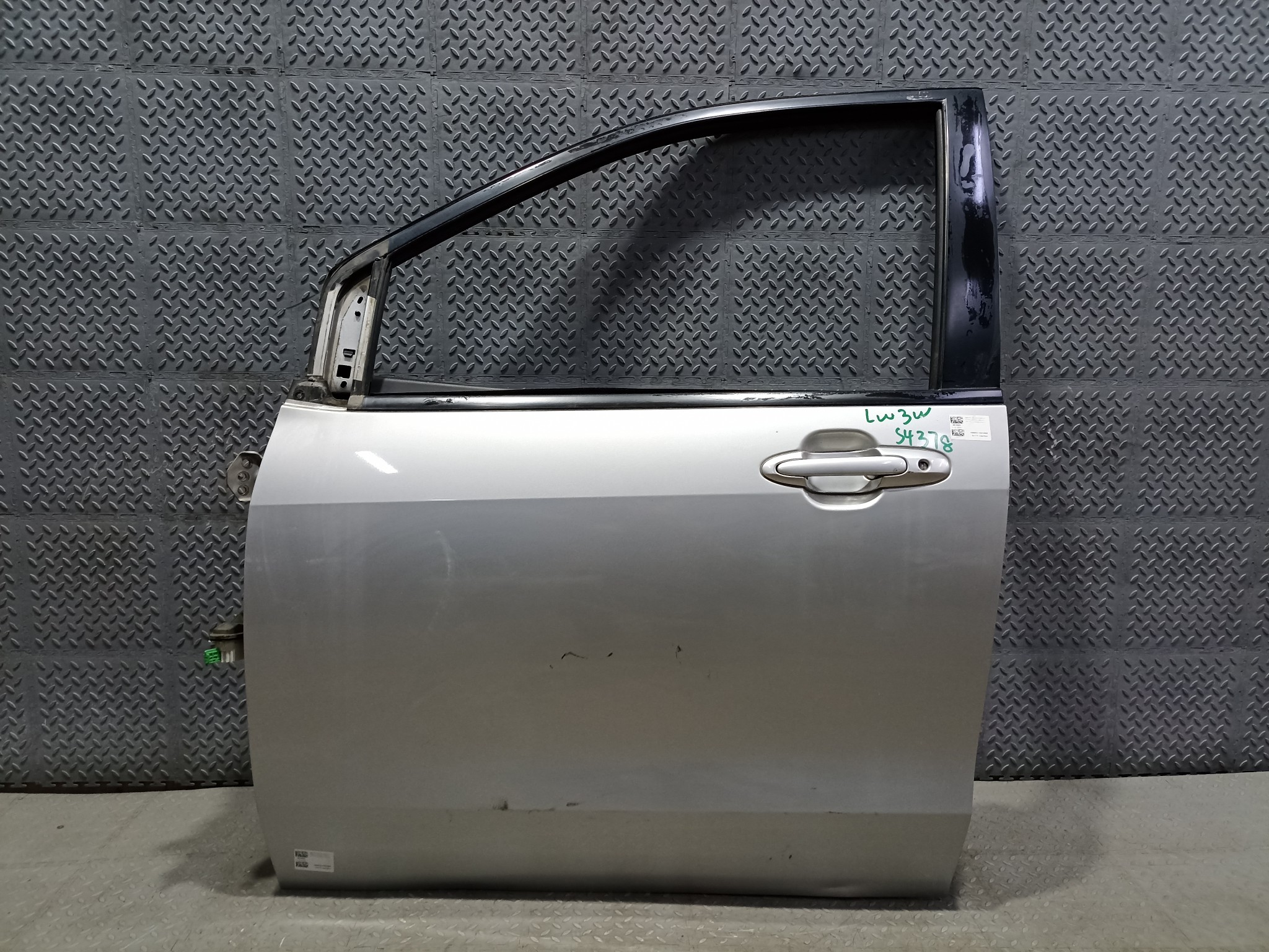 ДВЕРЬ MAZDA MPV LC6259031D ПЕРЕДНЯЯ ЛЕВАЯ серебро, 22V S4378