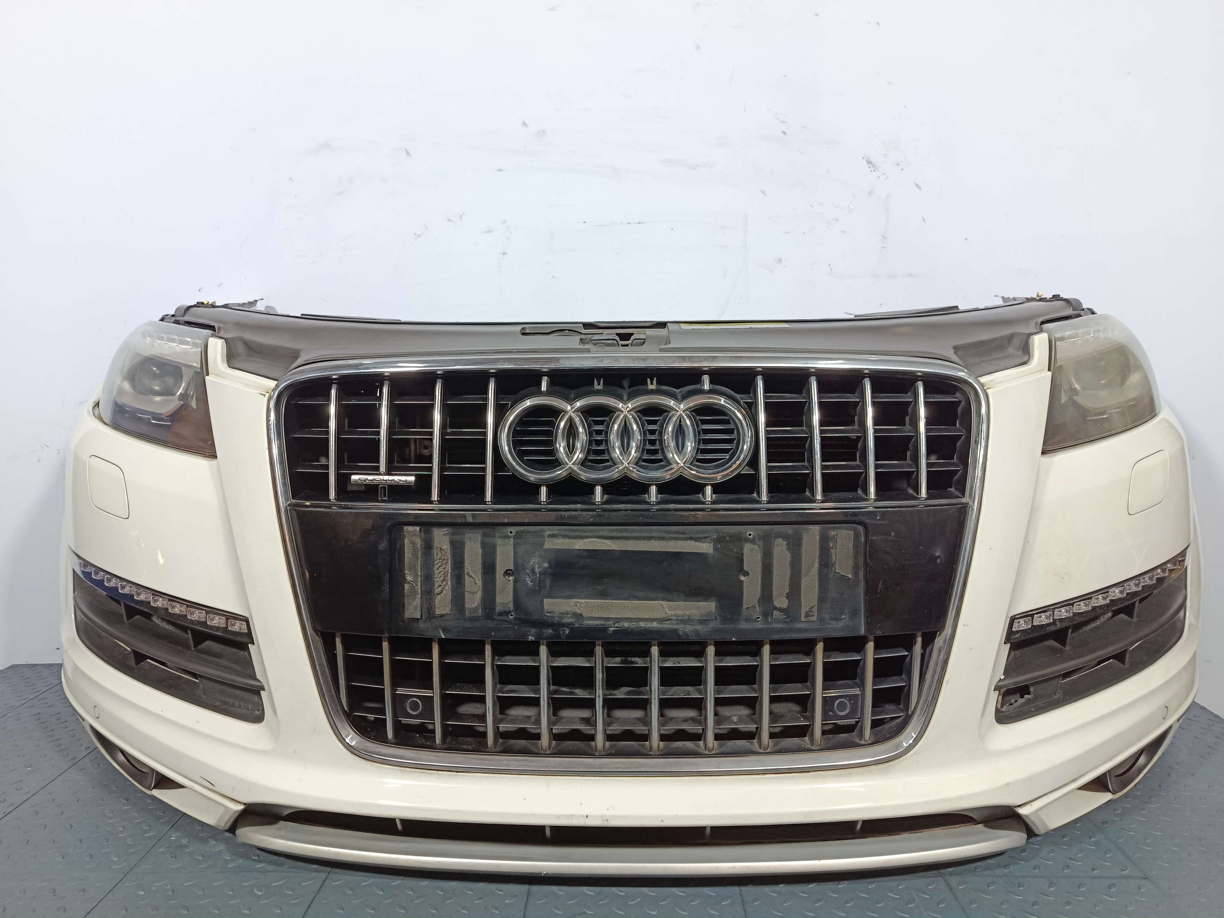 НОУСКАТ AUDI Q7 4L0807105M белый, C9A YE103