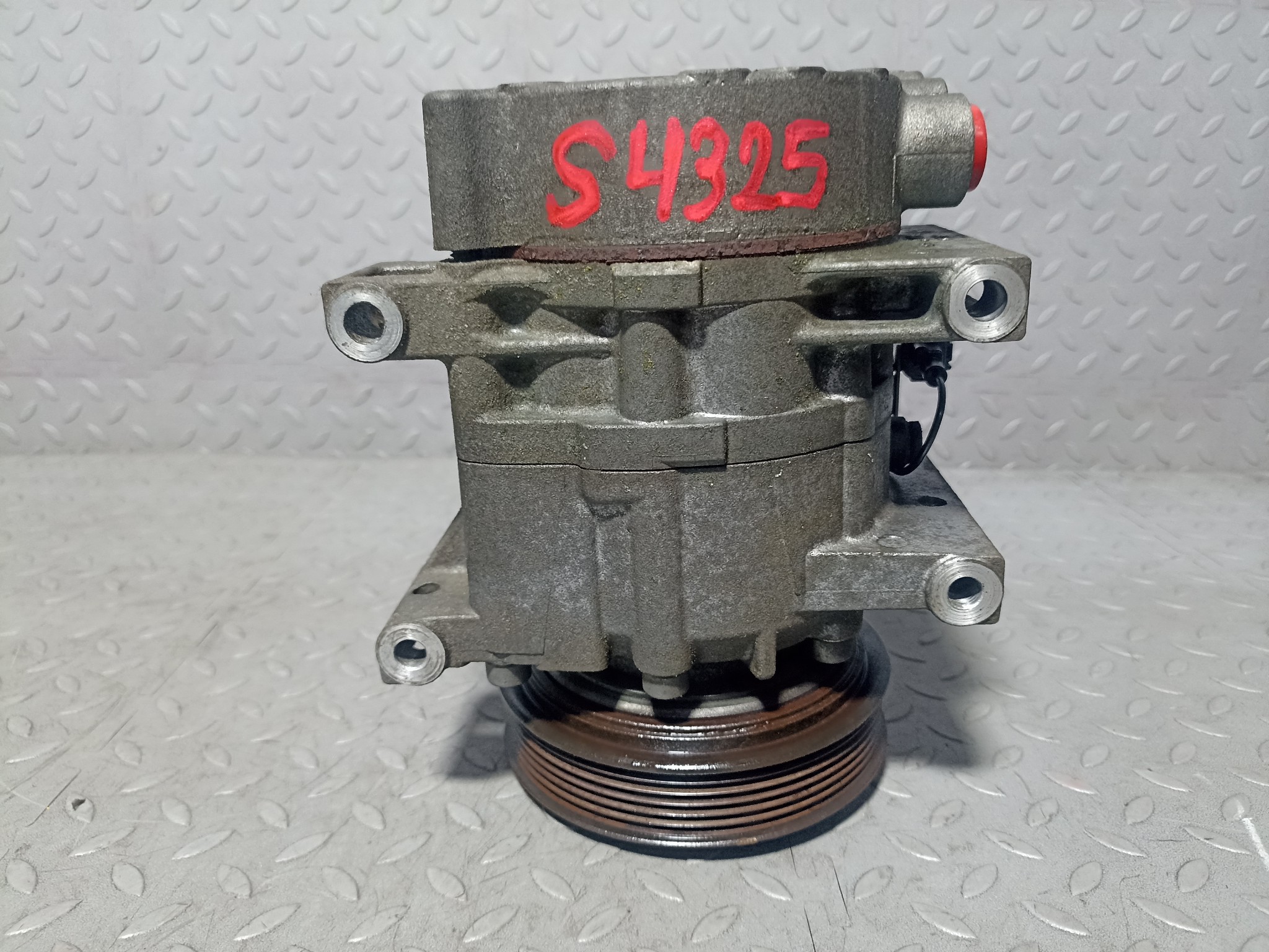 КОМПРЕССОР КОНДИЦИОНЕРА NISSAN 92600AU000  S4325Z