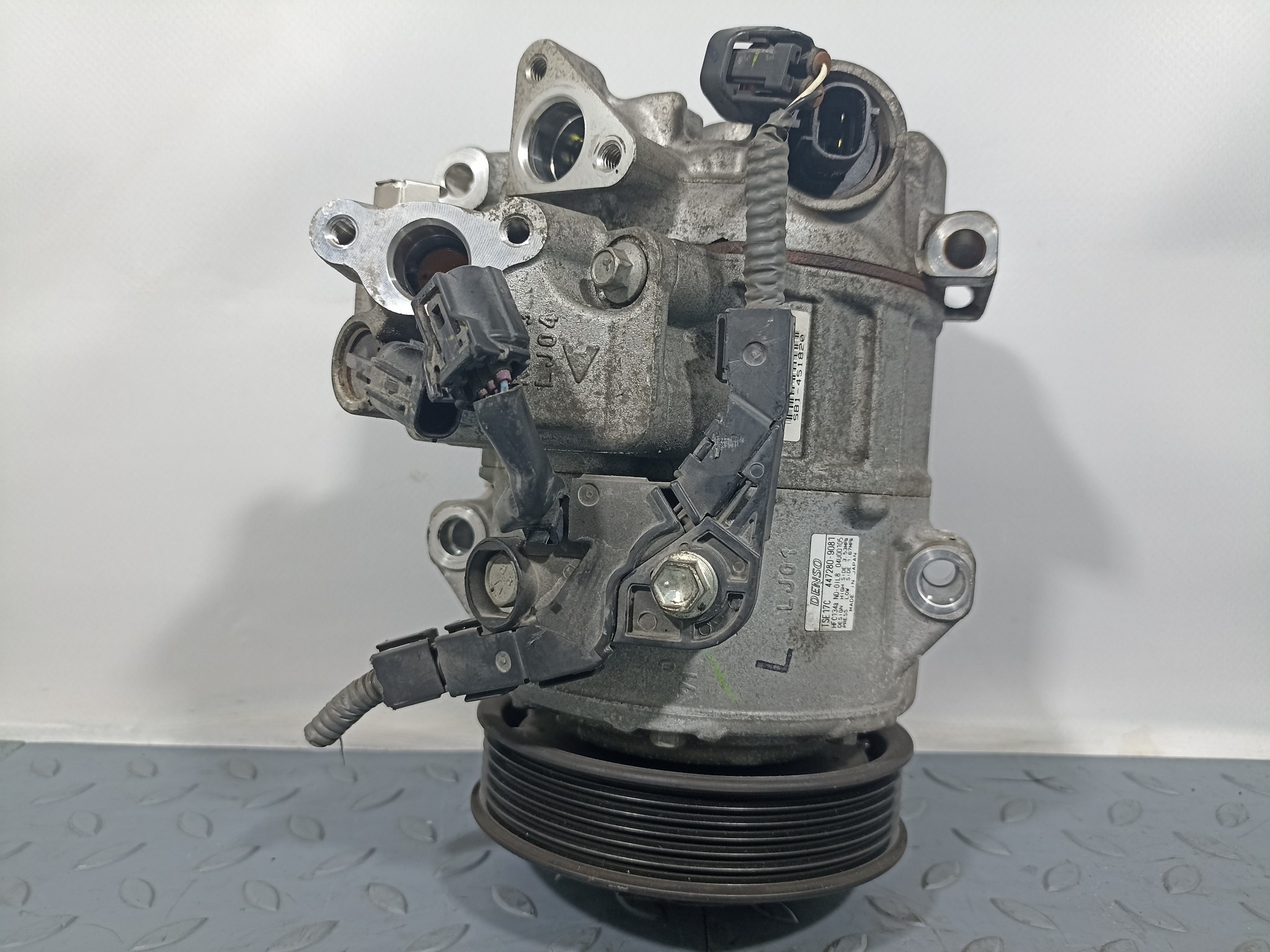 КОМПРЕССОР КОНДИЦИОНЕРА TOYOTA LEXUS 8831042334 YE001Z