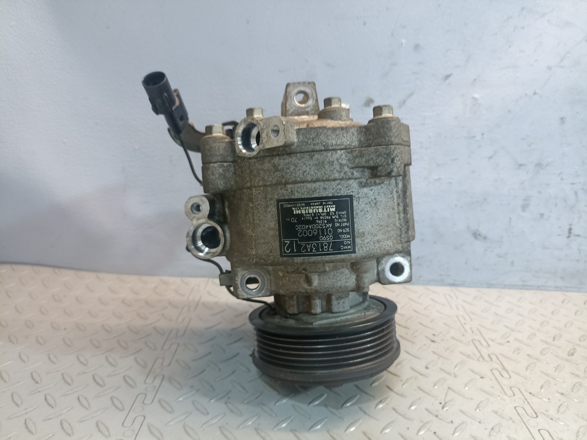 КОМПРЕССОР КОНДИЦИОНЕРА MITSUBISHI 7813A211  KE844Z