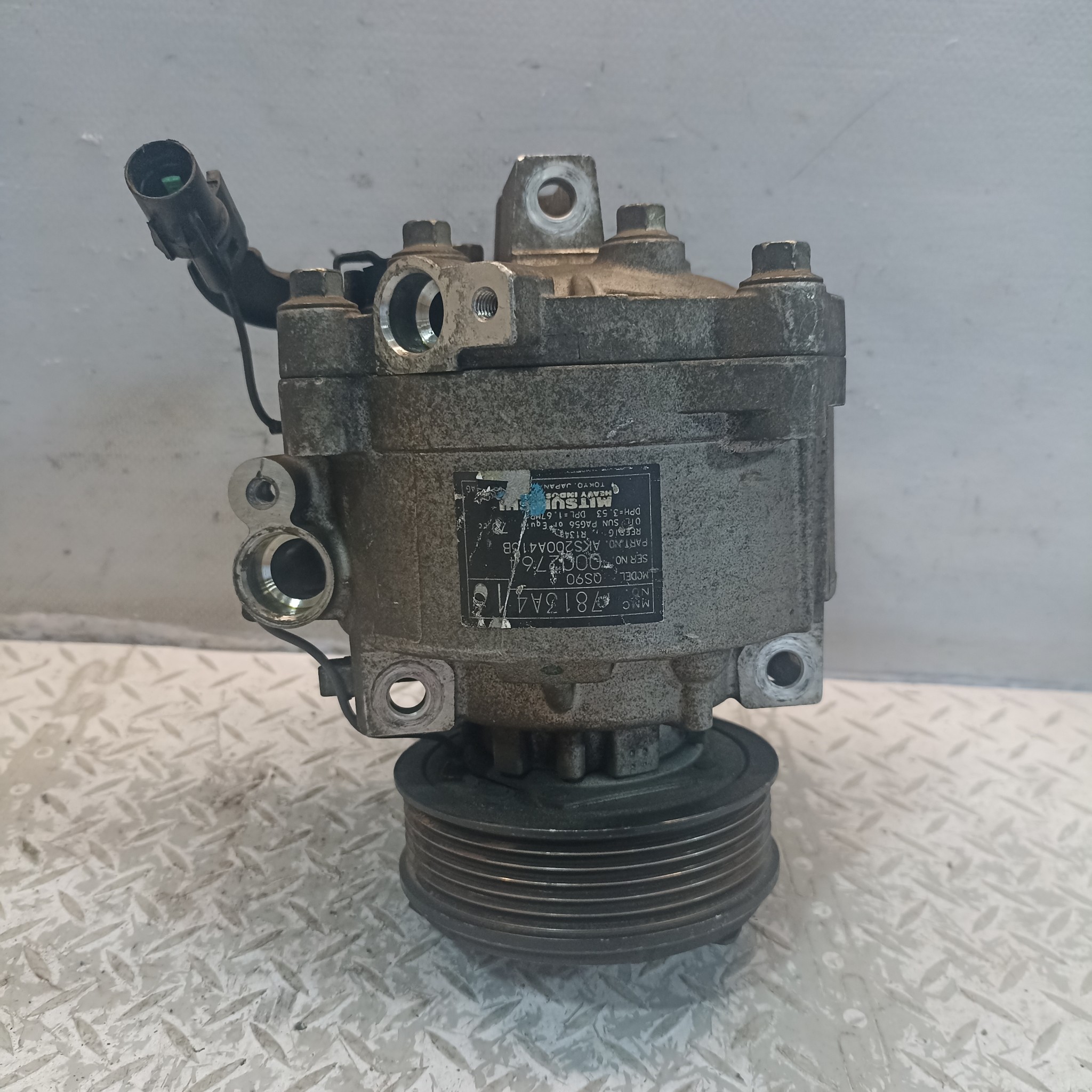 КОМПРЕССОР КОНДИЦИОНЕРА MITSUBISHI 7813A211  D3084