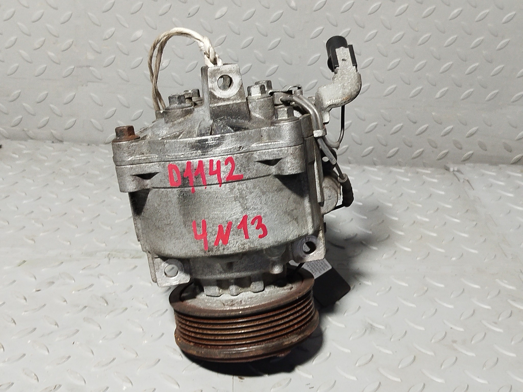 КОМПРЕССОР КОНДИЦИОНЕРА MITSUBISHI 7813A211  D1142