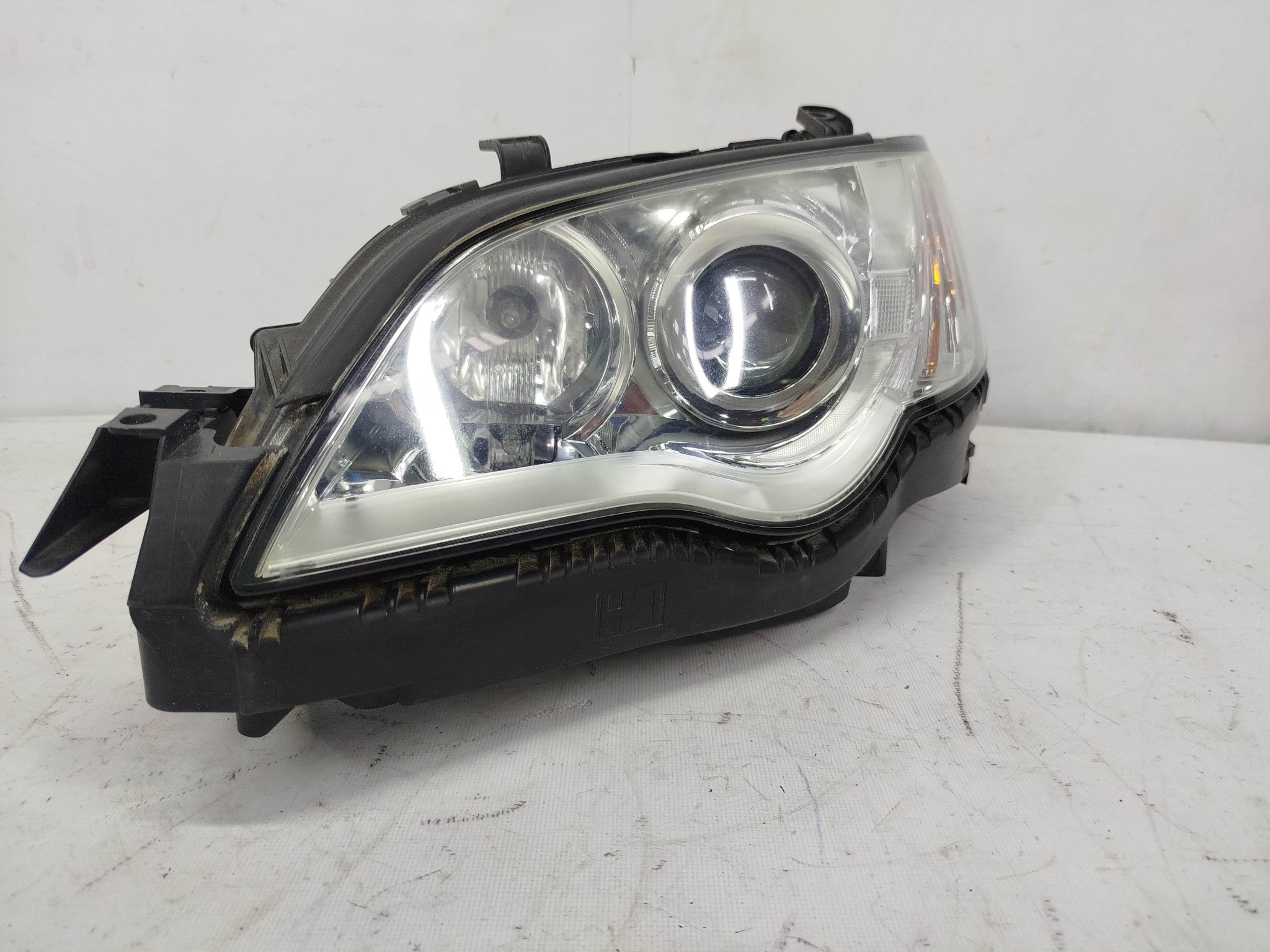 ФАРА SUBARU ЛЕВАЯ 84001AG031  XA5743