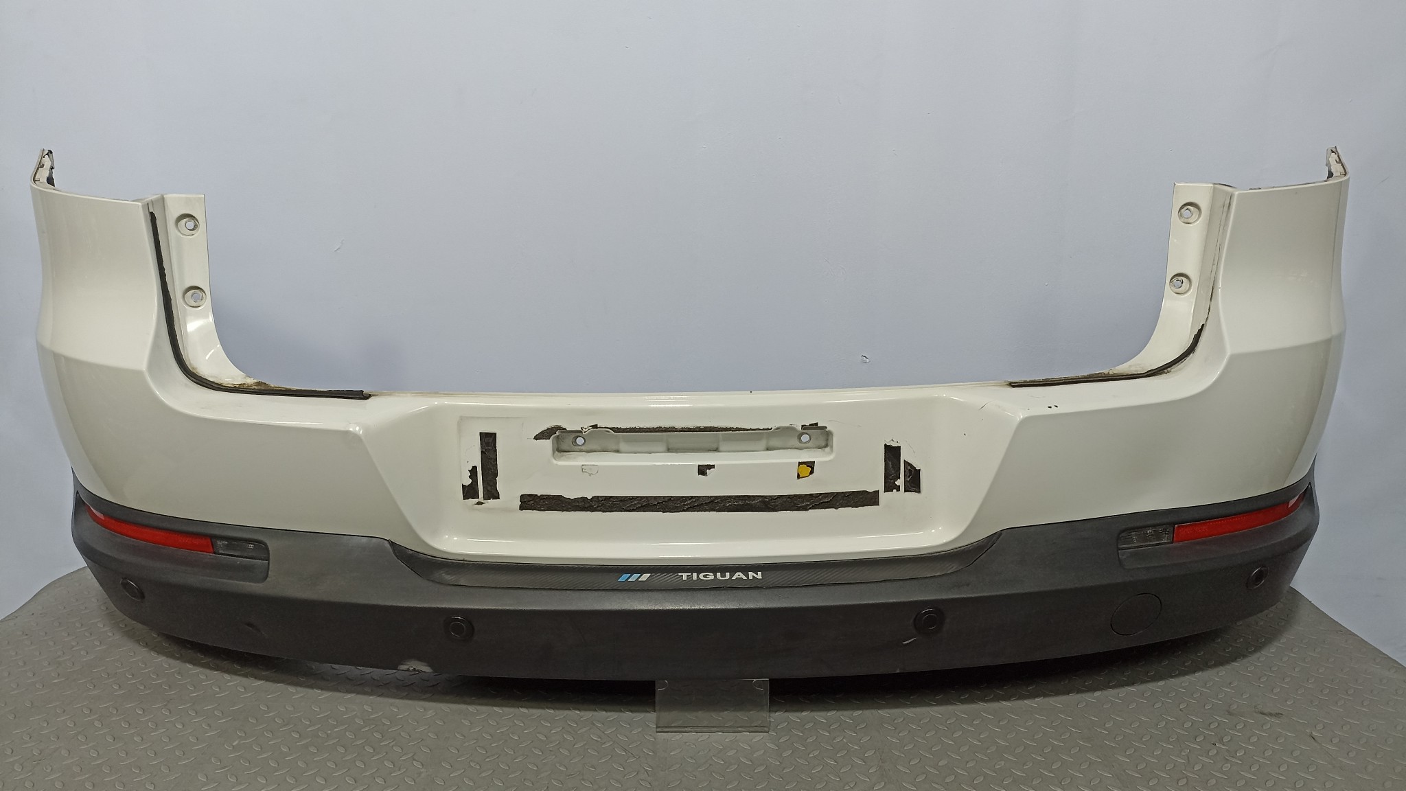 БАМПЕР VOLKSWAGEN TIGUAN 5N0807421C ЗАДНИЙ белый, LB9A YE009