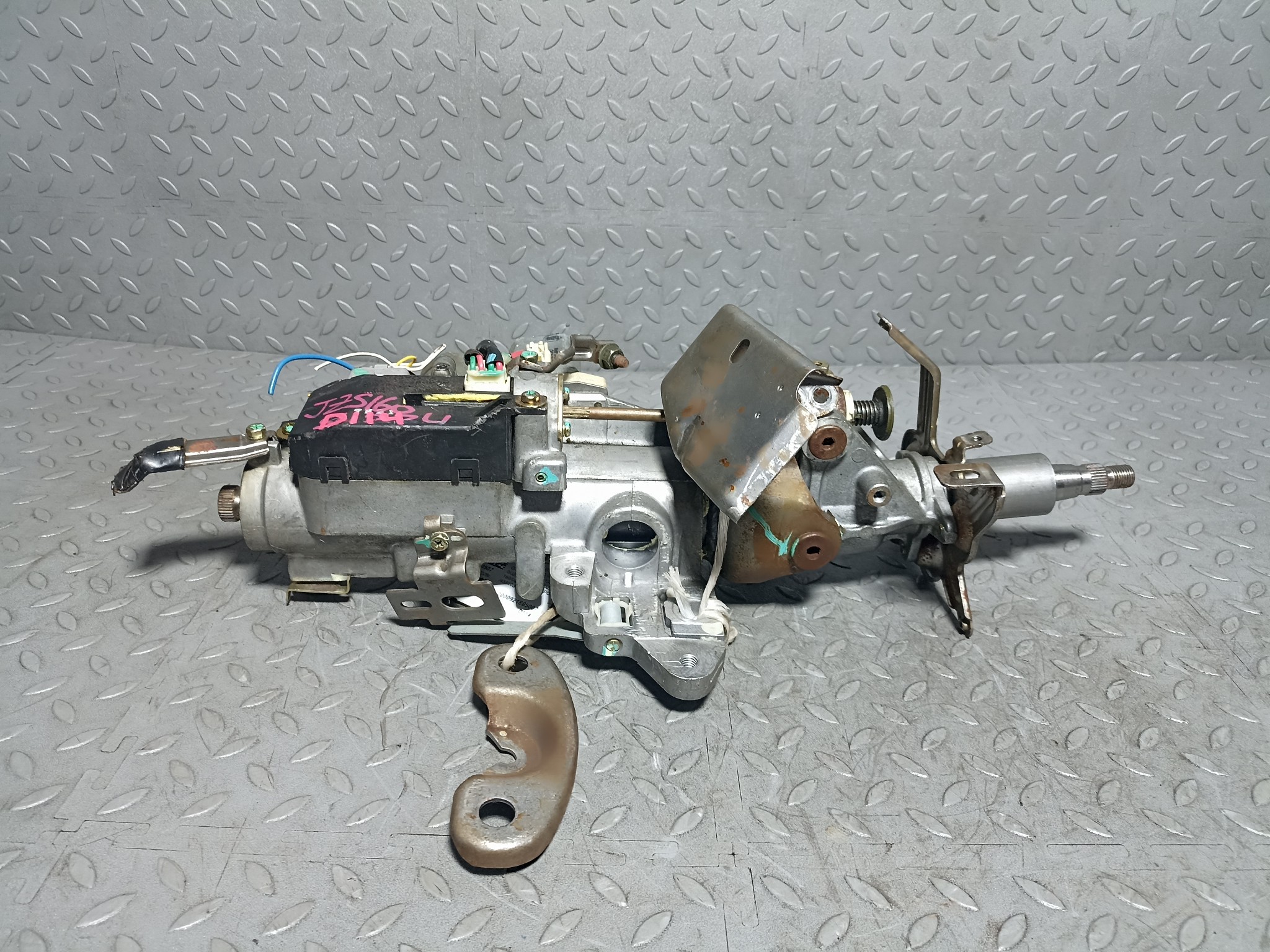 КОЛОНКА РУЛЕВАЯ TOYOTA LEXUS 4581030141 D114