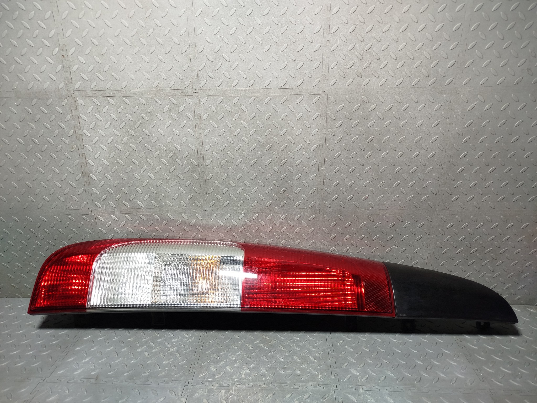 ФОНАРЬ MERCEDES-BENZ ЛЕВЫЙ A6398200164 FA1147