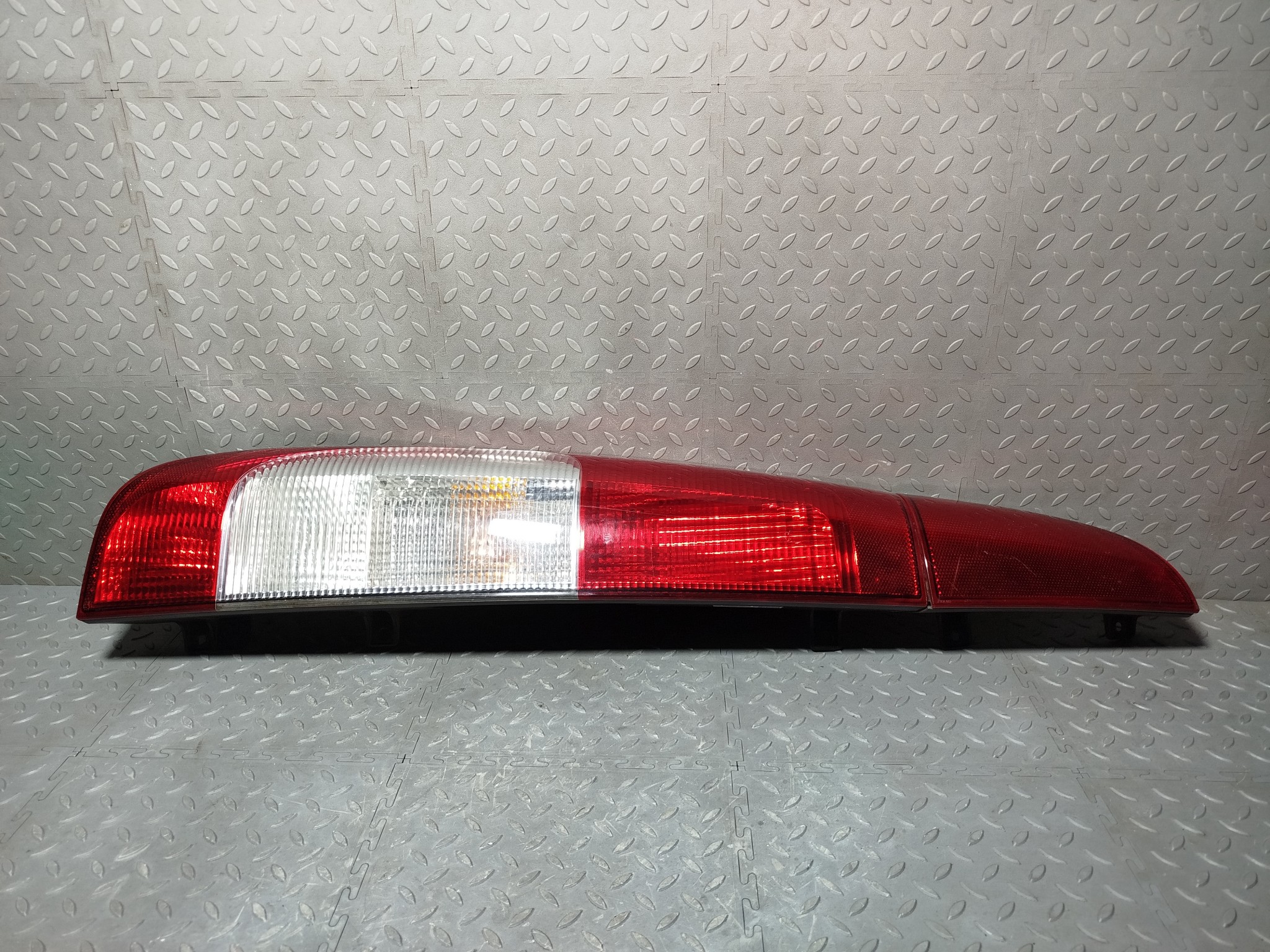 ФОНАРЬ MERCEDES-BENZ ЛЕВЫЙ A6398200164 FA1145