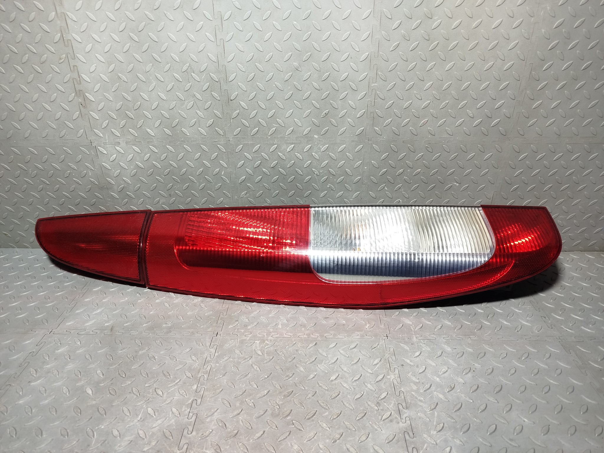 ФОНАРЬ MERCEDES-BENZ ЛЕВЫЙ A6398200164 FA1148