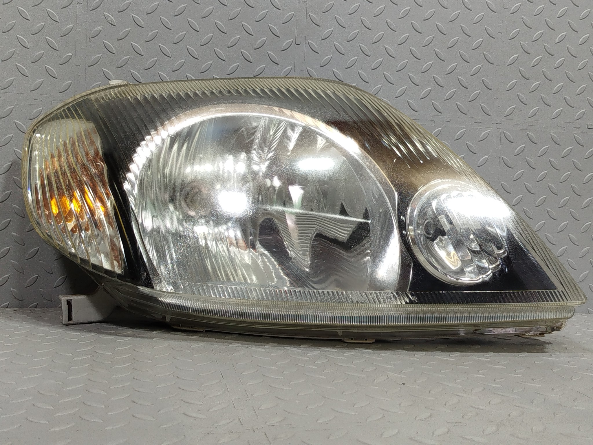 ФАРА TOYOTA ПРАВАЯ 811101E620  XE354Z