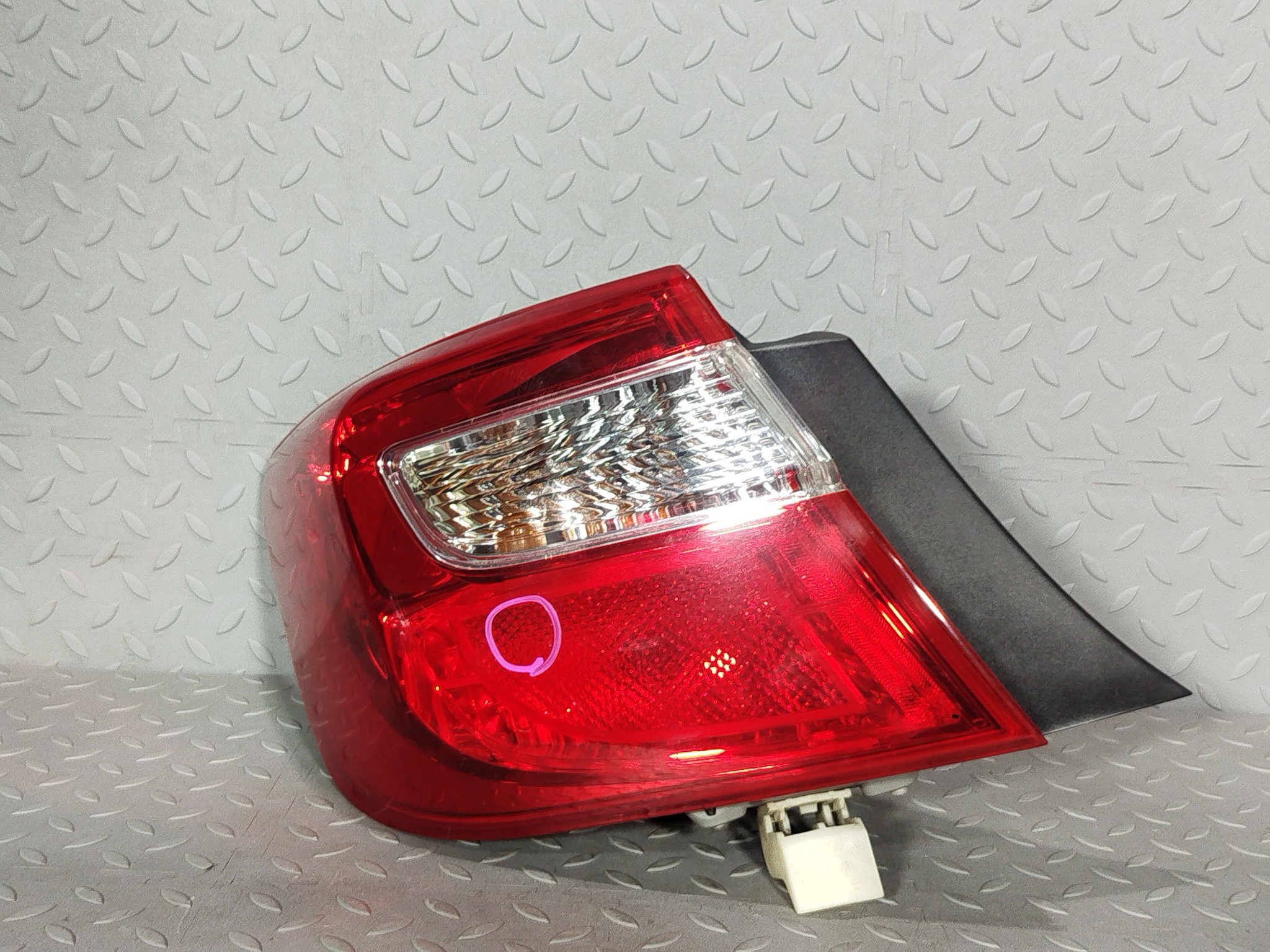ФОНАРЬ TOYOTA DAIHATSU ЛЕВЫЙ 8156133550  FA909