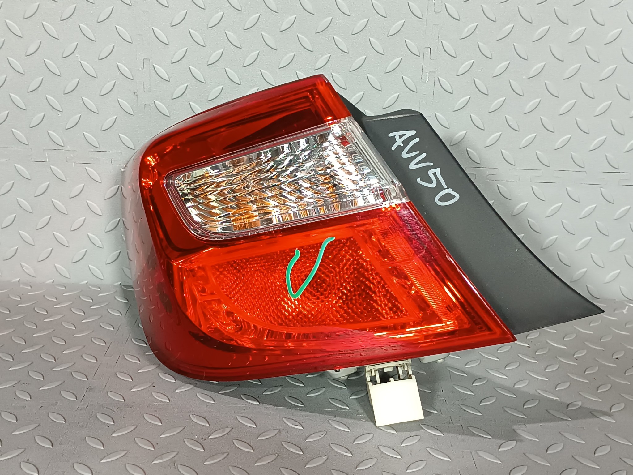 ФОНАРЬ TOYOTA DAIHATSU ЛЕВЫЙ 8156133550  FA914