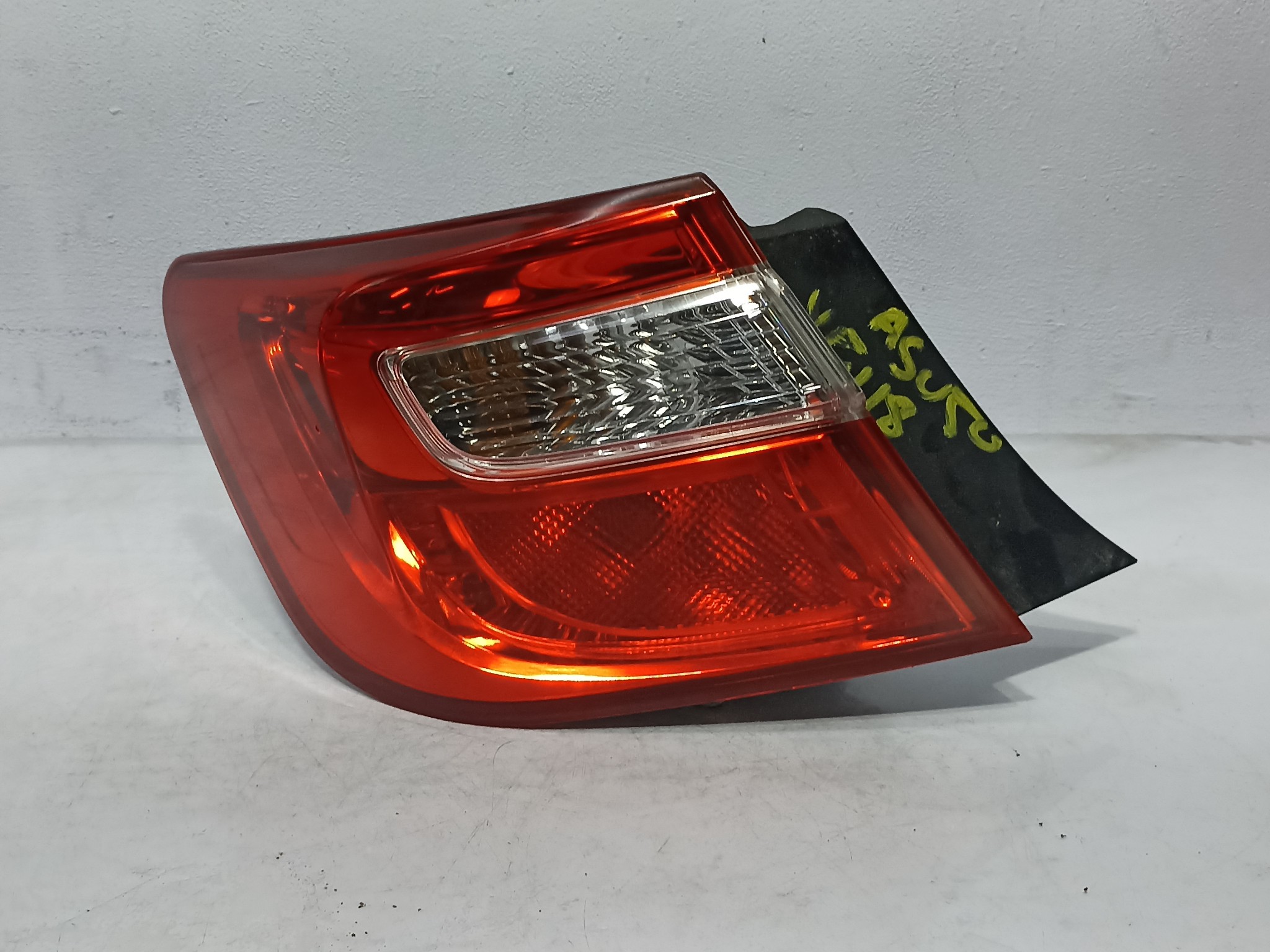 ФОНАРЬ TOYOTA DAIHATSU ЛЕВЫЙ 8156133550  YE118