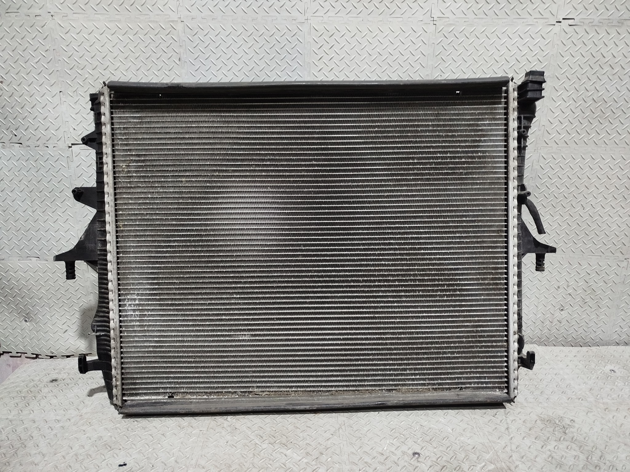 РАДИАТОР ДВИГАТЕЛЯ AUDI VOLKSWAGEN PORSCHE 7L0121253A XE280