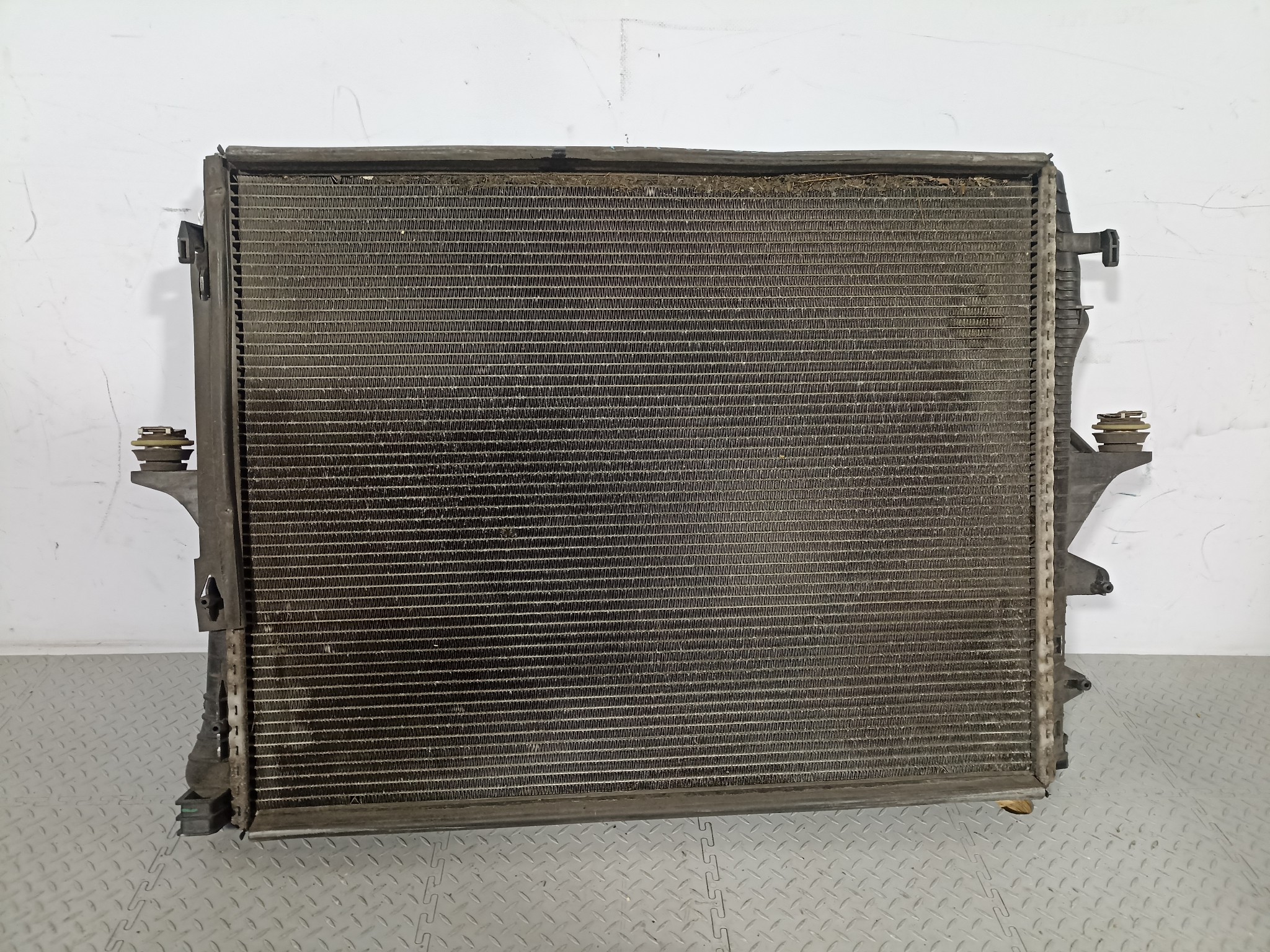 РАДИАТОР ДВИГАТЕЛЯ AUDI VOLKSWAGEN PORSCHE 7L0121253A DY832Z